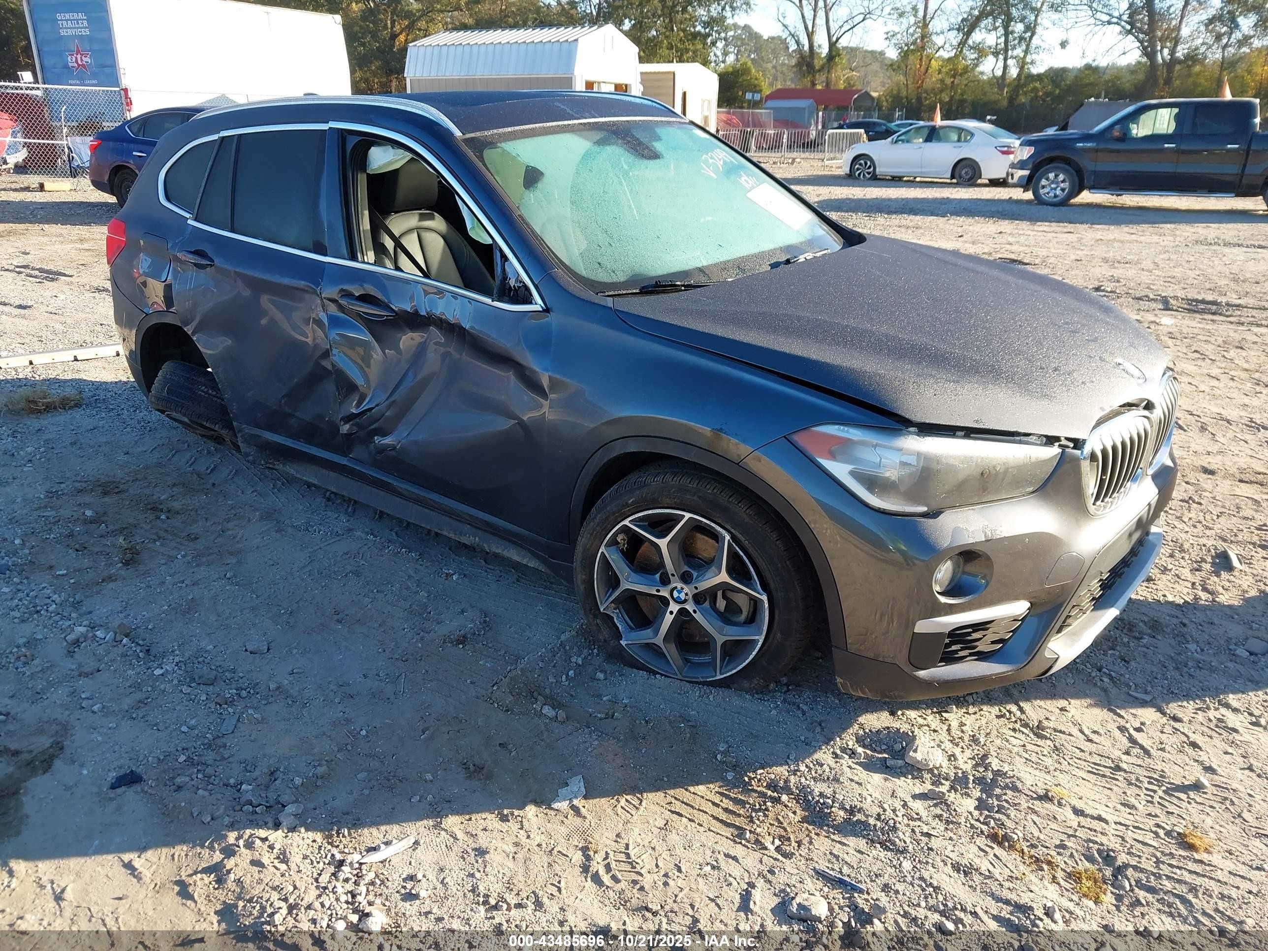 2018 BMW X1 sDrive28i, VIN WBXHU7C39J3H43249 — Side