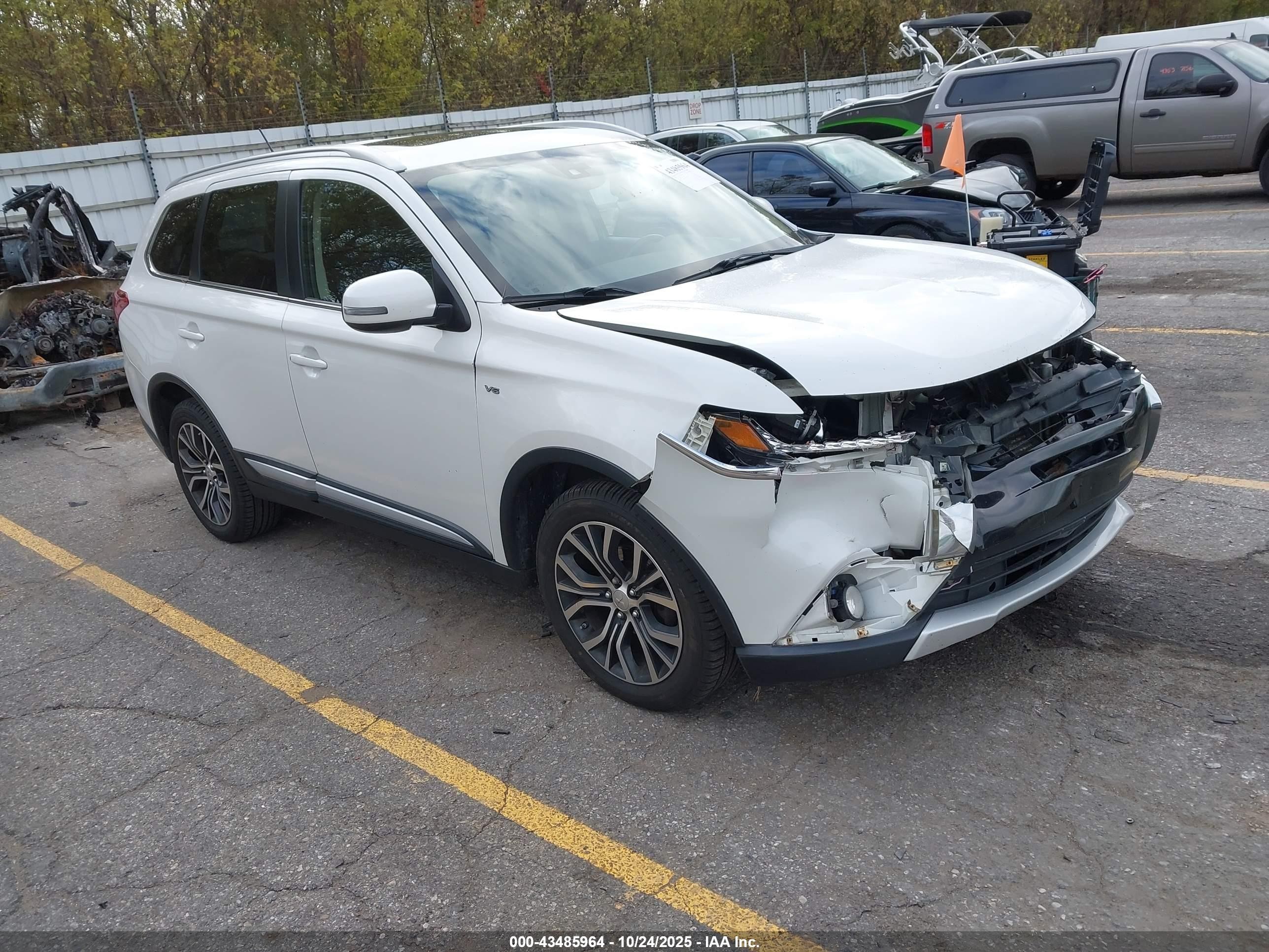 2016 Mitsubishi Outlander GT, VIN JA4JZ4AX2GZ012826 — Front end