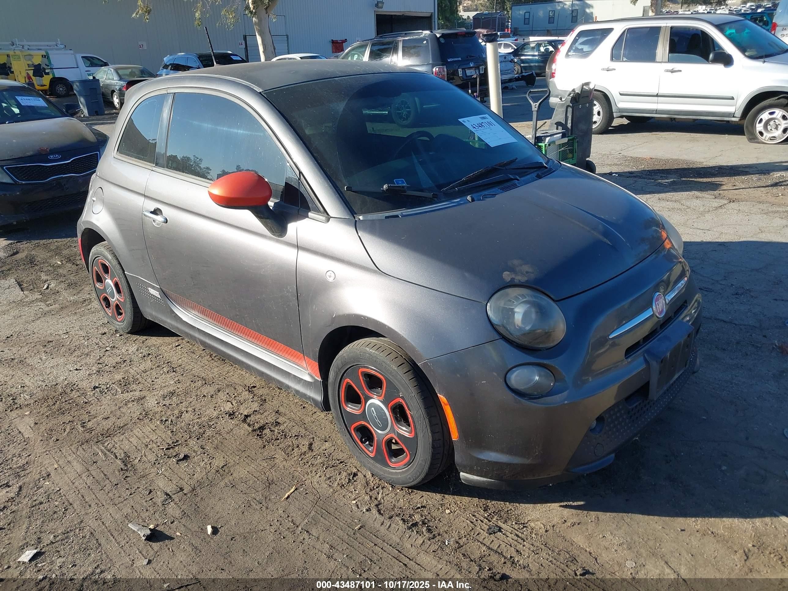 2015 FIAT 500e, VIN 3C3CFFGE5FT503720 — Normal wear