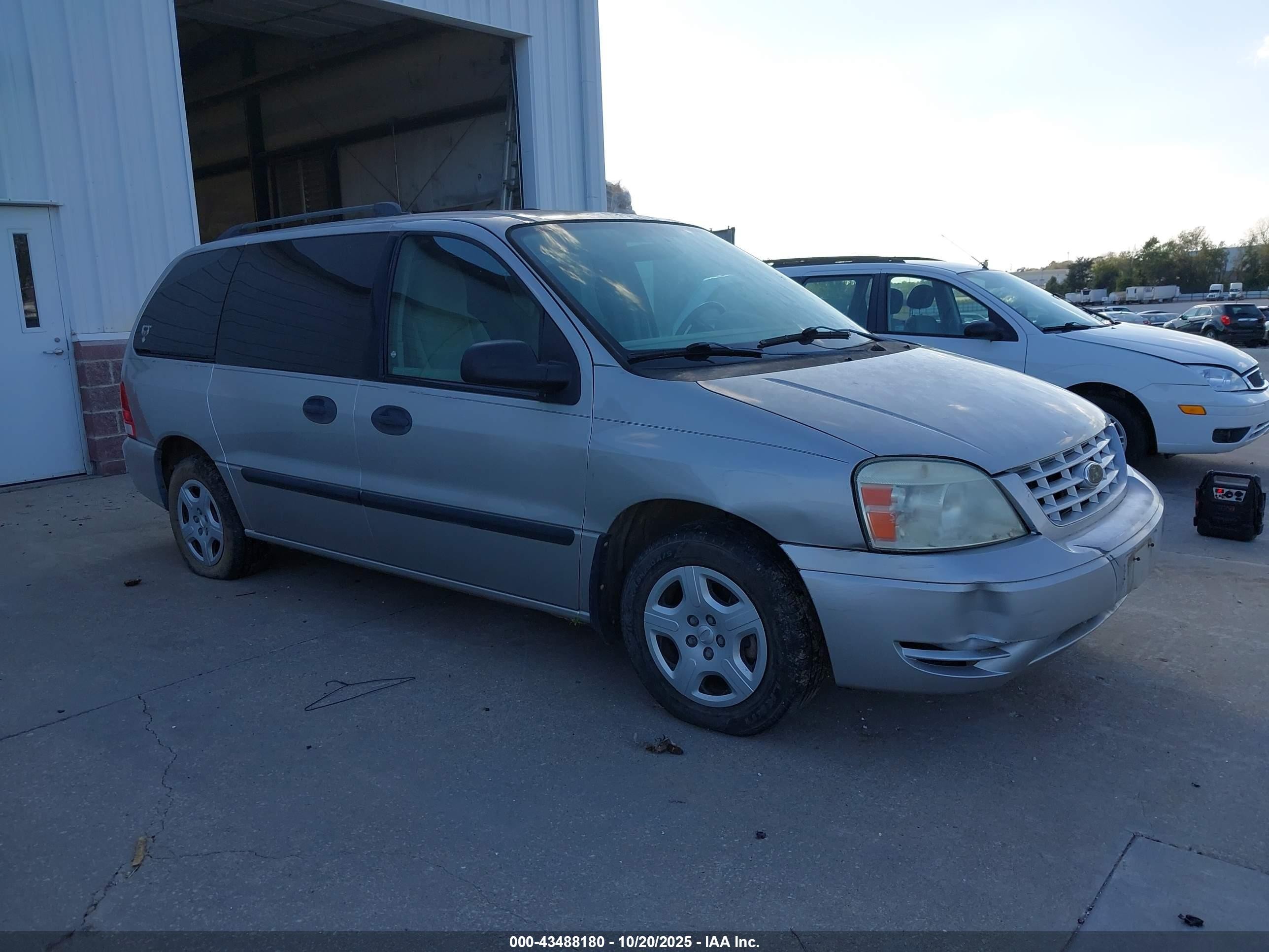2006 Ford Freestar SE, VIN 2FMZA516X6BA02104 — Front end