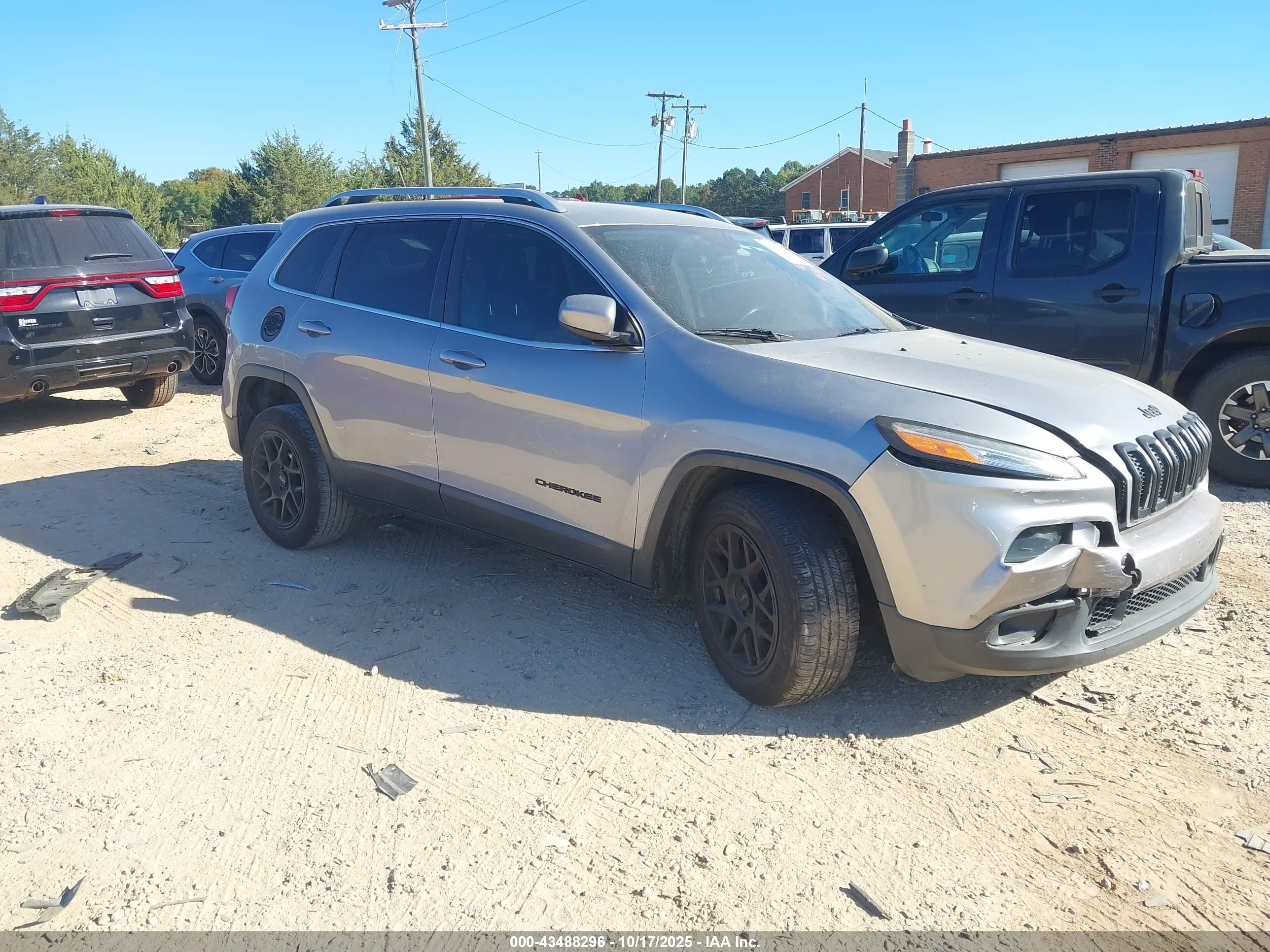 2014 Jeep Cherokee Latitude, VIN 1C4PJLCB4EW157688 — Перед