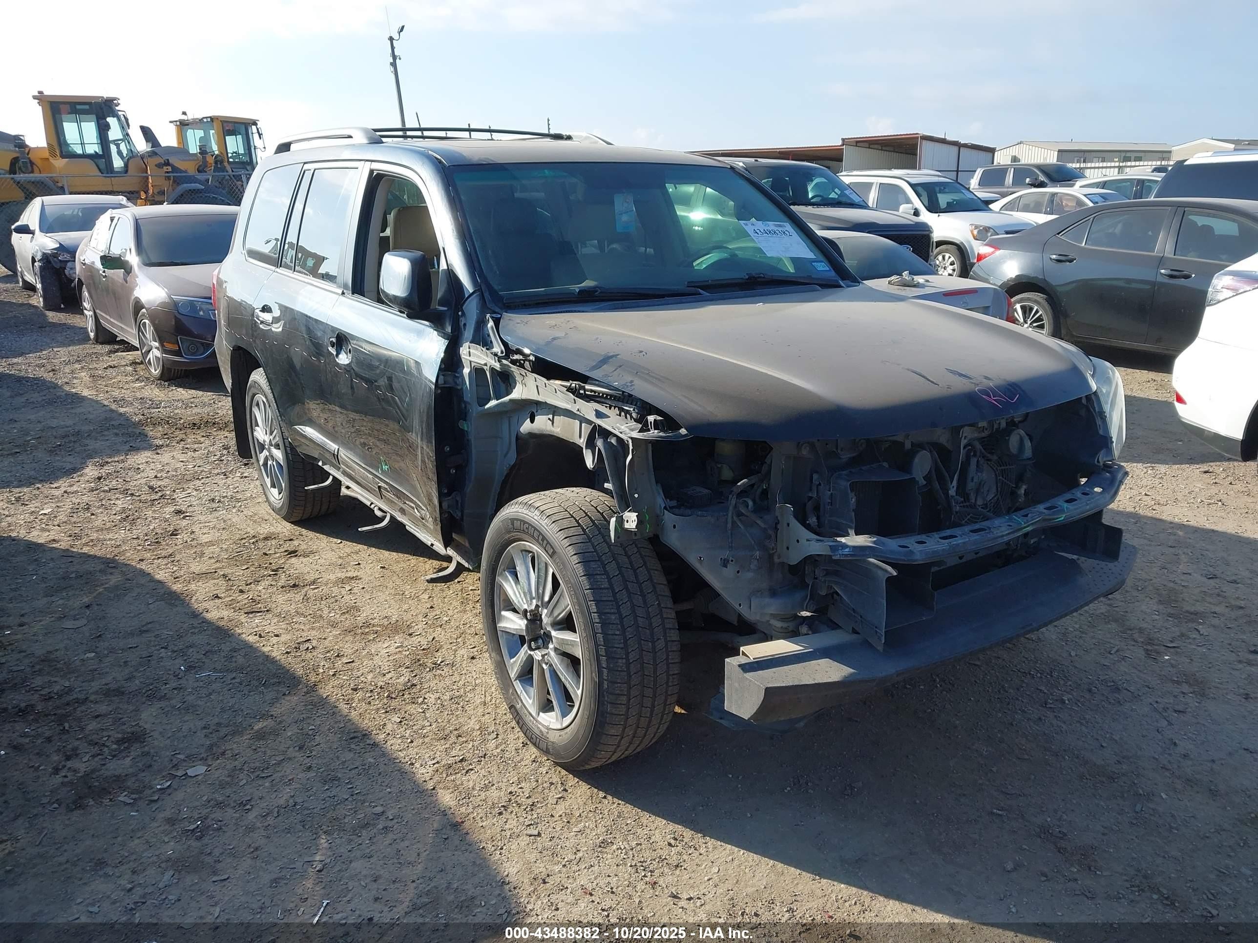 2009 Lexus LX 570, VIN JTJHY00W494022795 — Перед