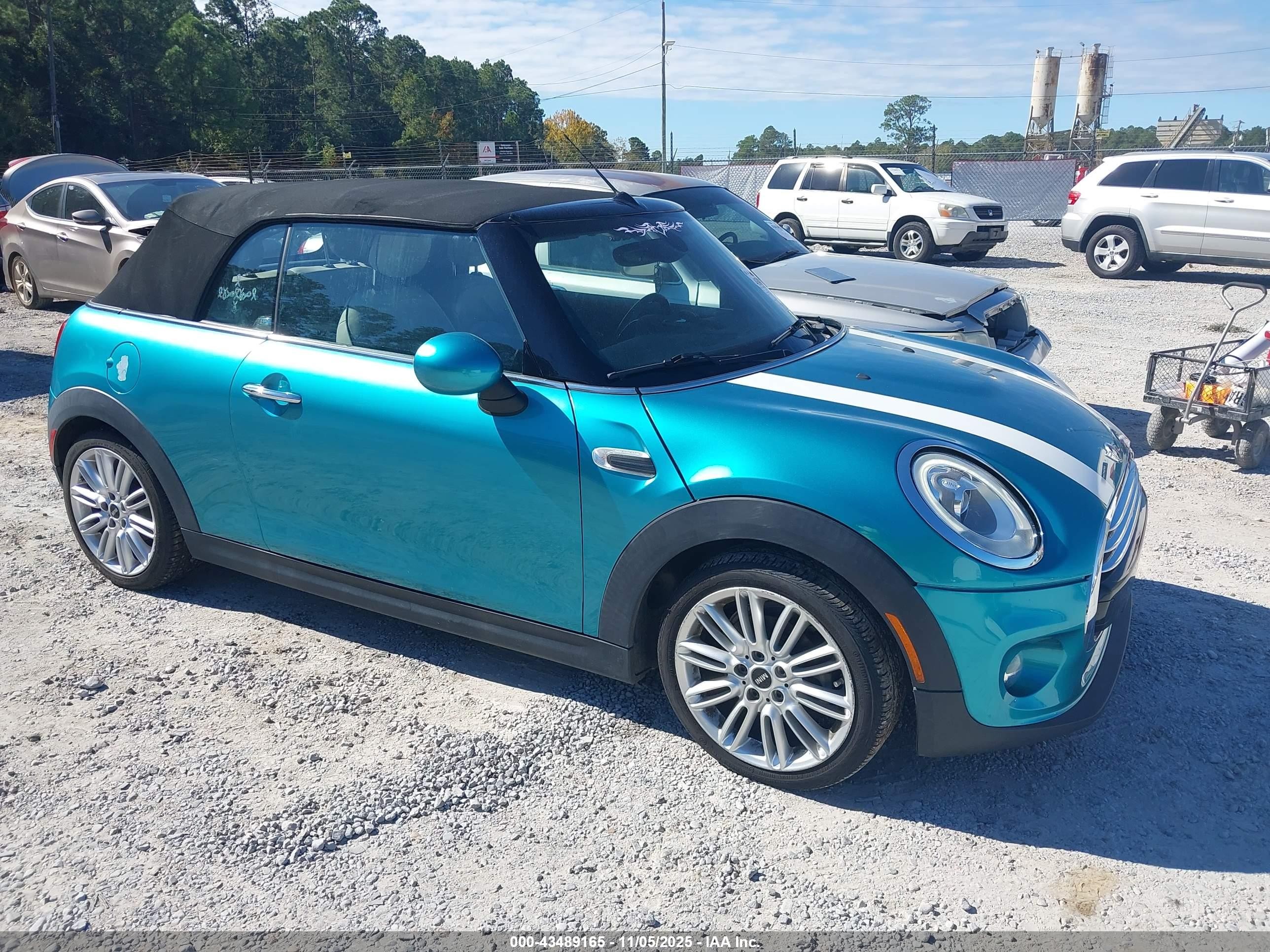 2017 MINI Convertible Cooper, VIN WMWWG5C36H3C99416 — Не указано
