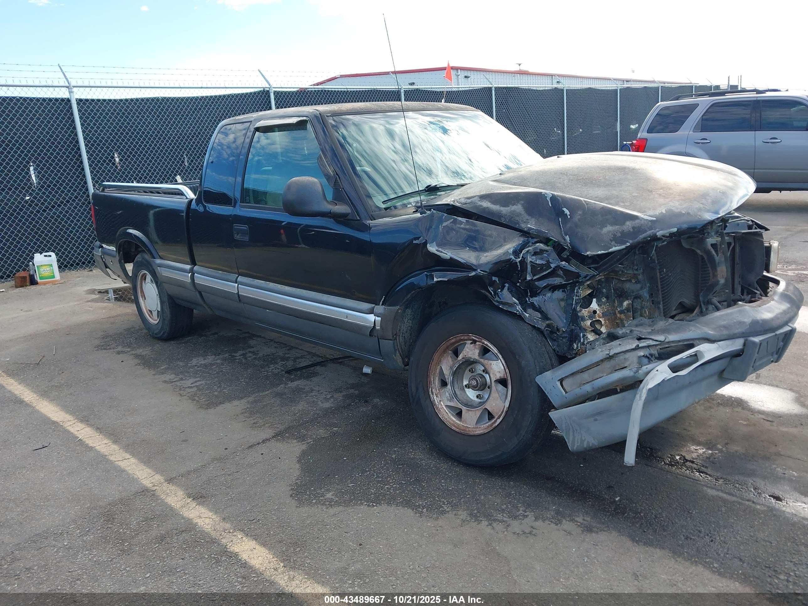 1997 GMC Sonoma SLS, VIN 1GTCS19X3V8526029 — Перед