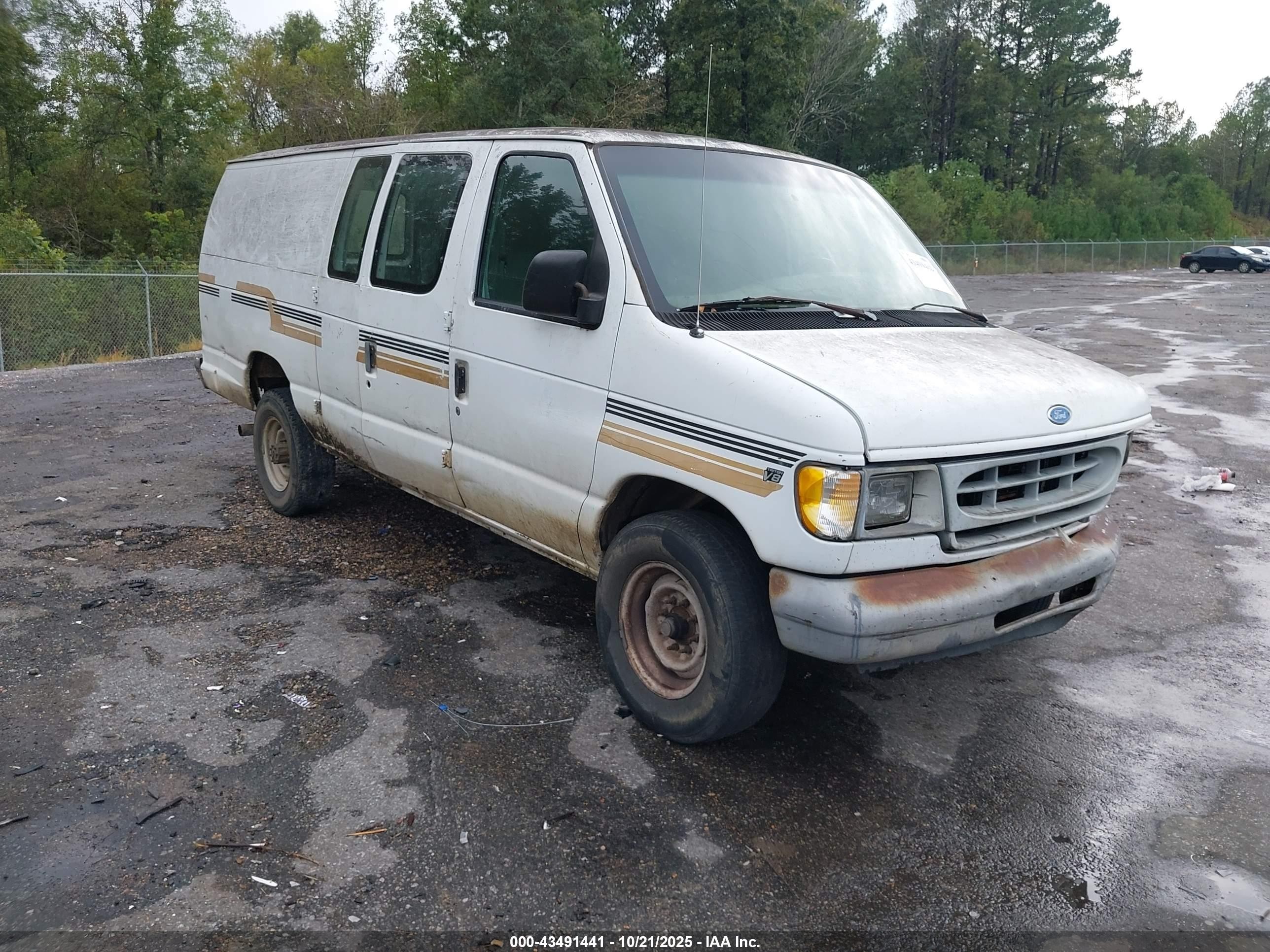 1997 Ford E-350, VIN 1FTJS34L3VHB94911 — Front end