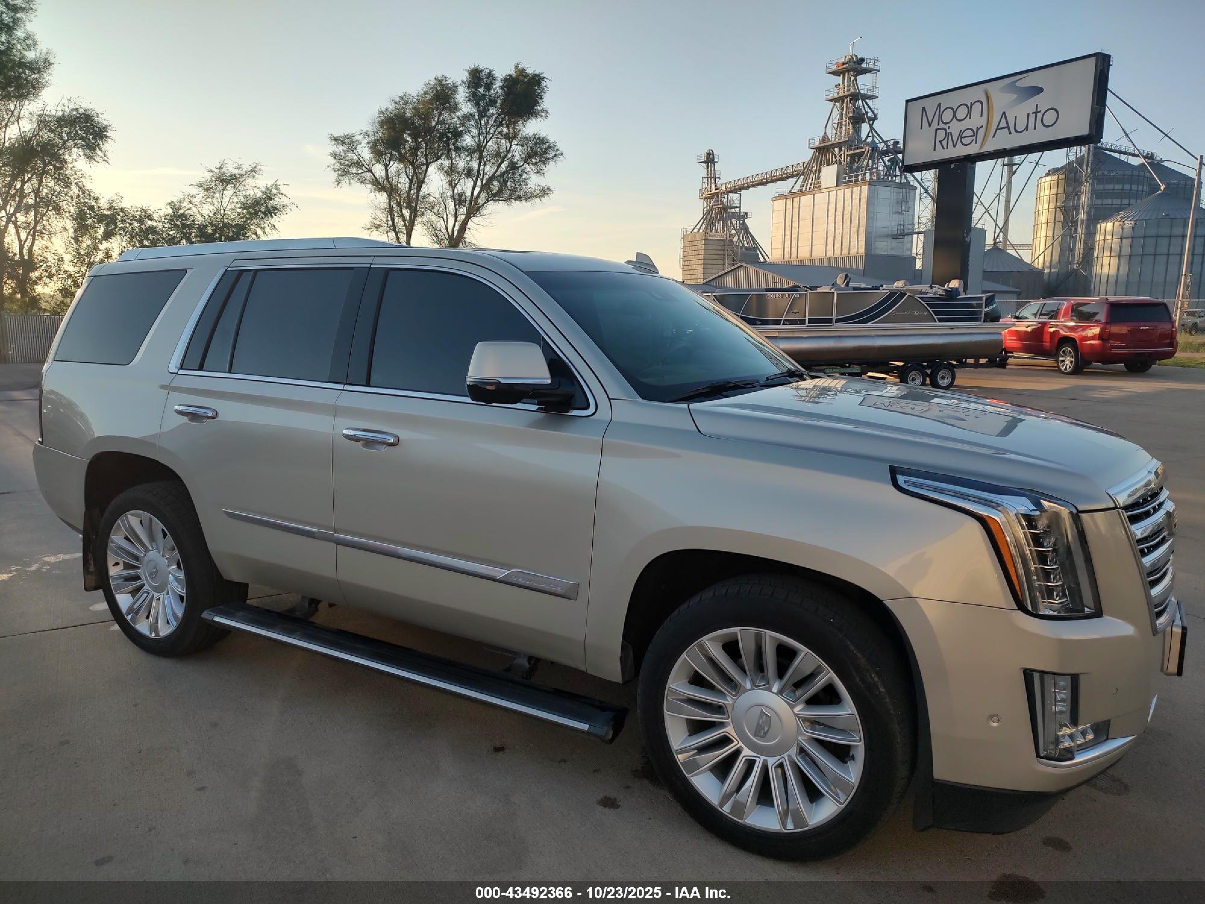 2017 Cadillac Escalade Platinum, VIN 1GYS4DKJ8HR383861 — Interior fire