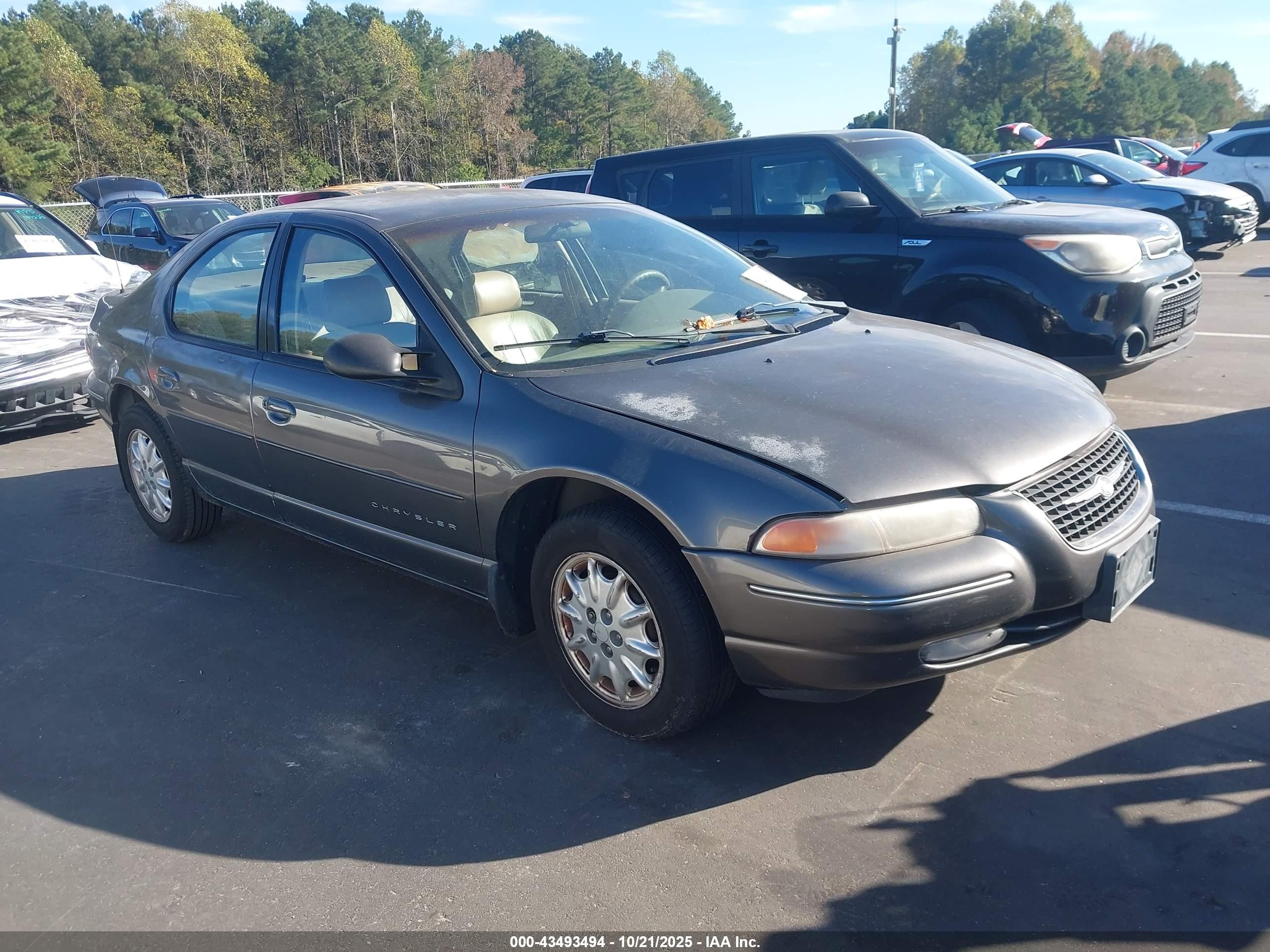 2000 Chrysler Cirrus LXi, VIN 1C3EJ56H0YN119988 — Front end