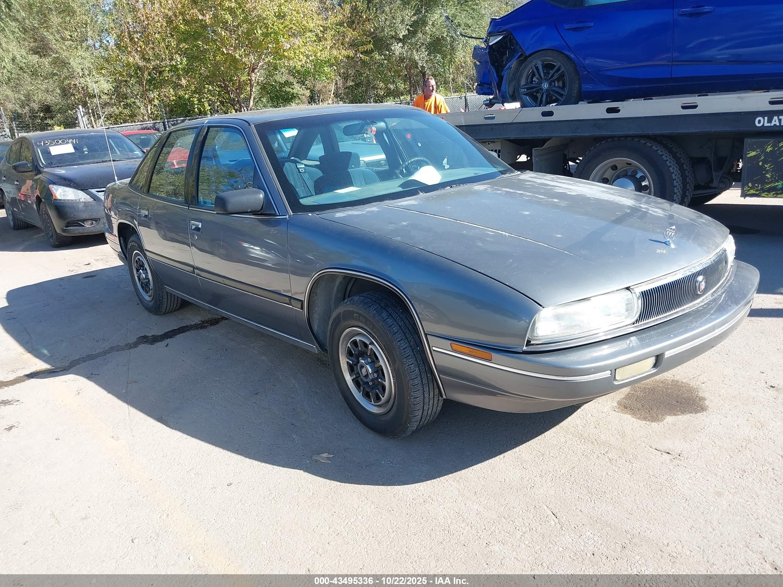 1992 Buick Regal, VIN 2G4WB54T5N1472417 — Rear end