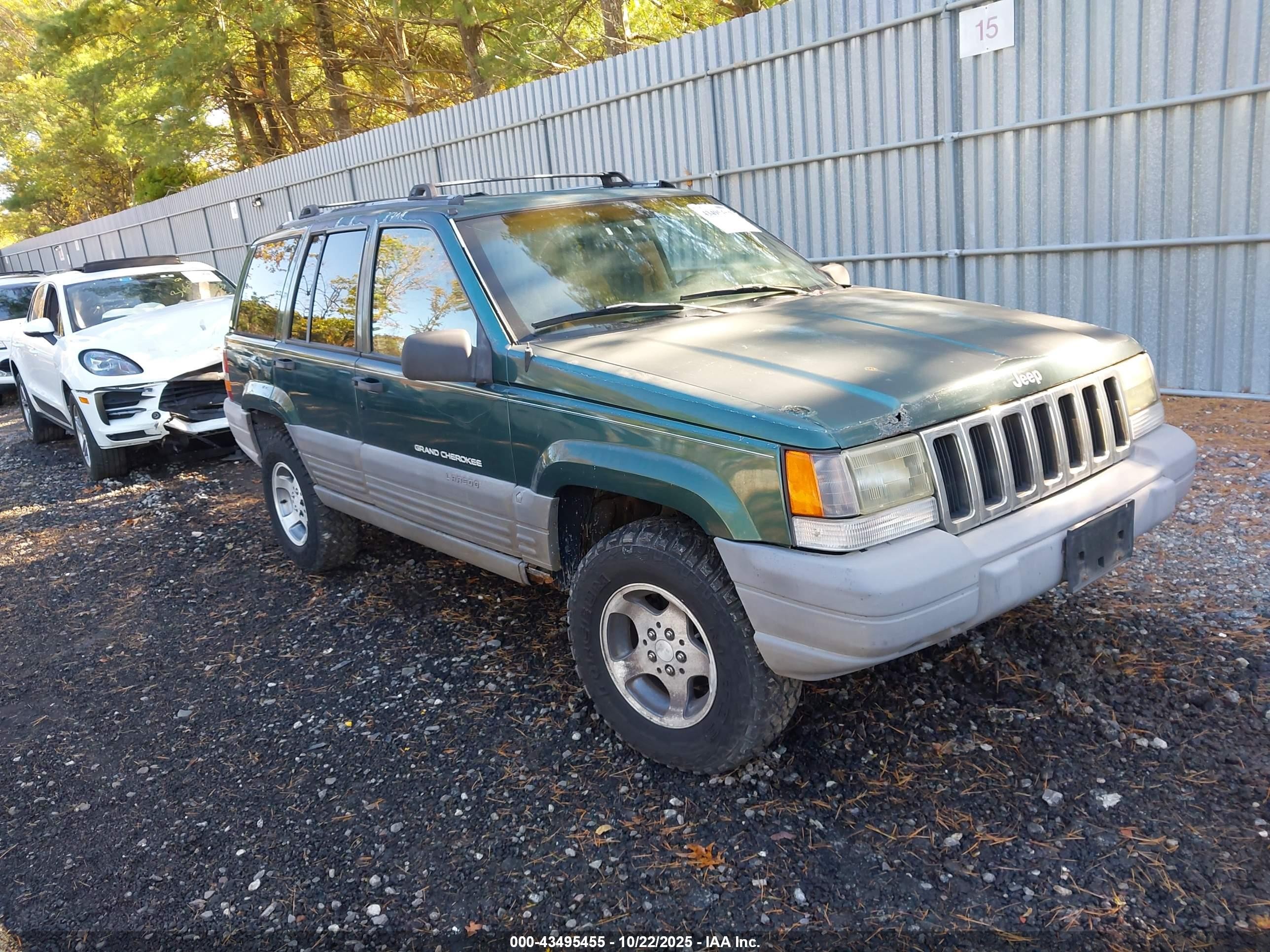 1996 Jeep Grand Cherokee Laredo, VIN 1J4GZ58S3TC372484 — Normal wear