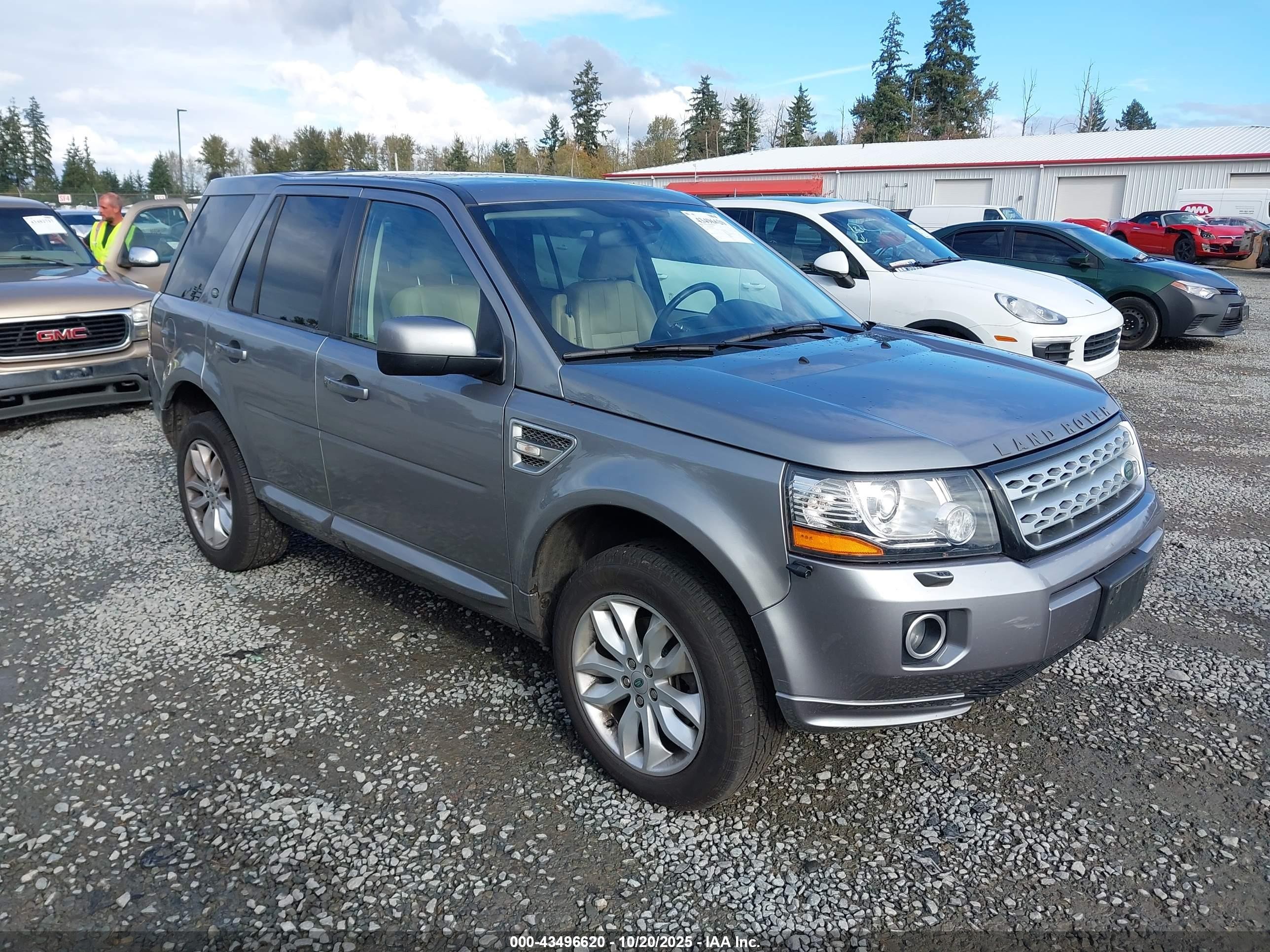 2013 Land Rover LR2, VIN SALFR2BG6DH335964 — Front end