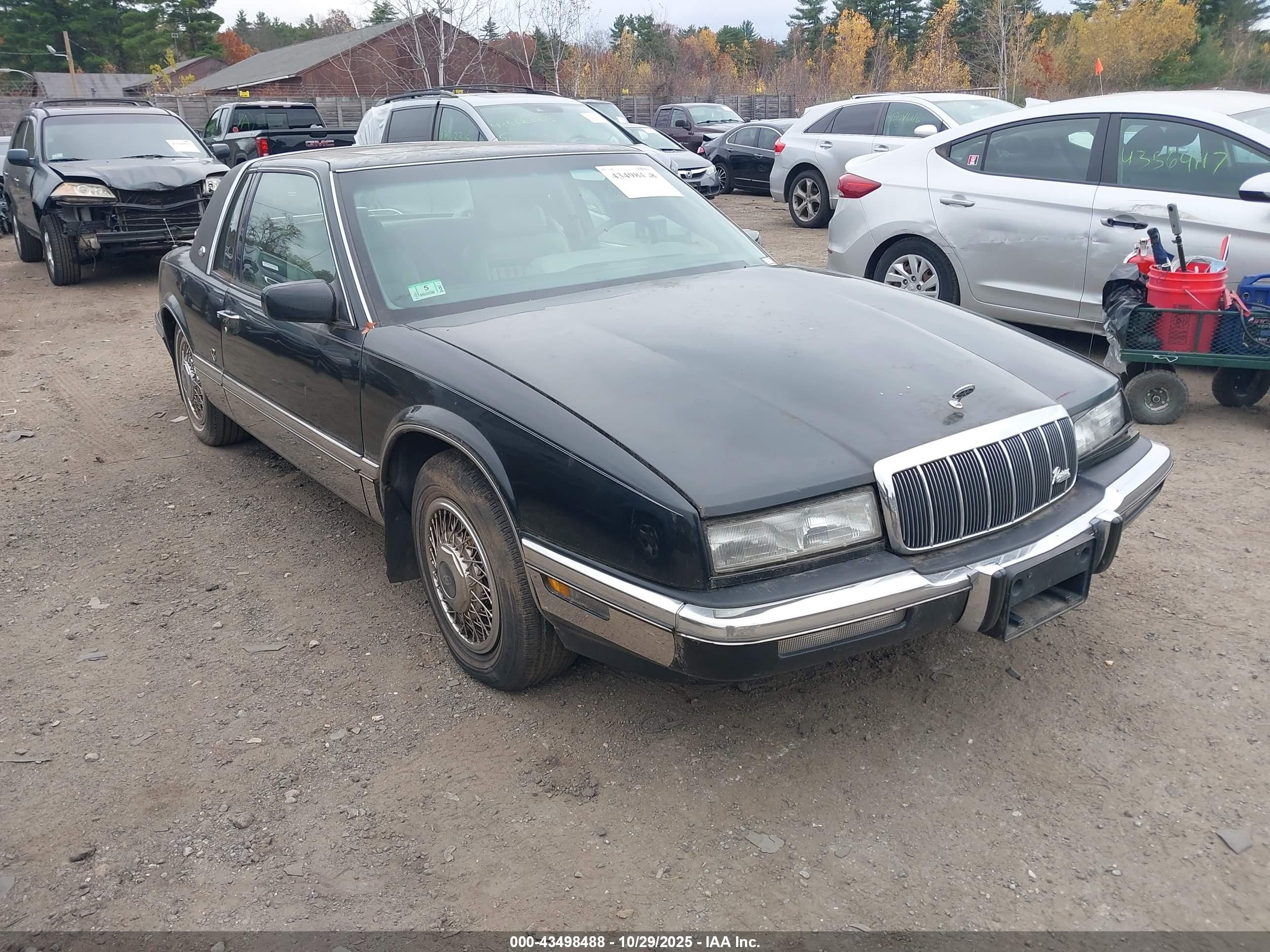 1992 Buick Riviera, VIN 1G4EZ13L2NU401309 — Normal wear
