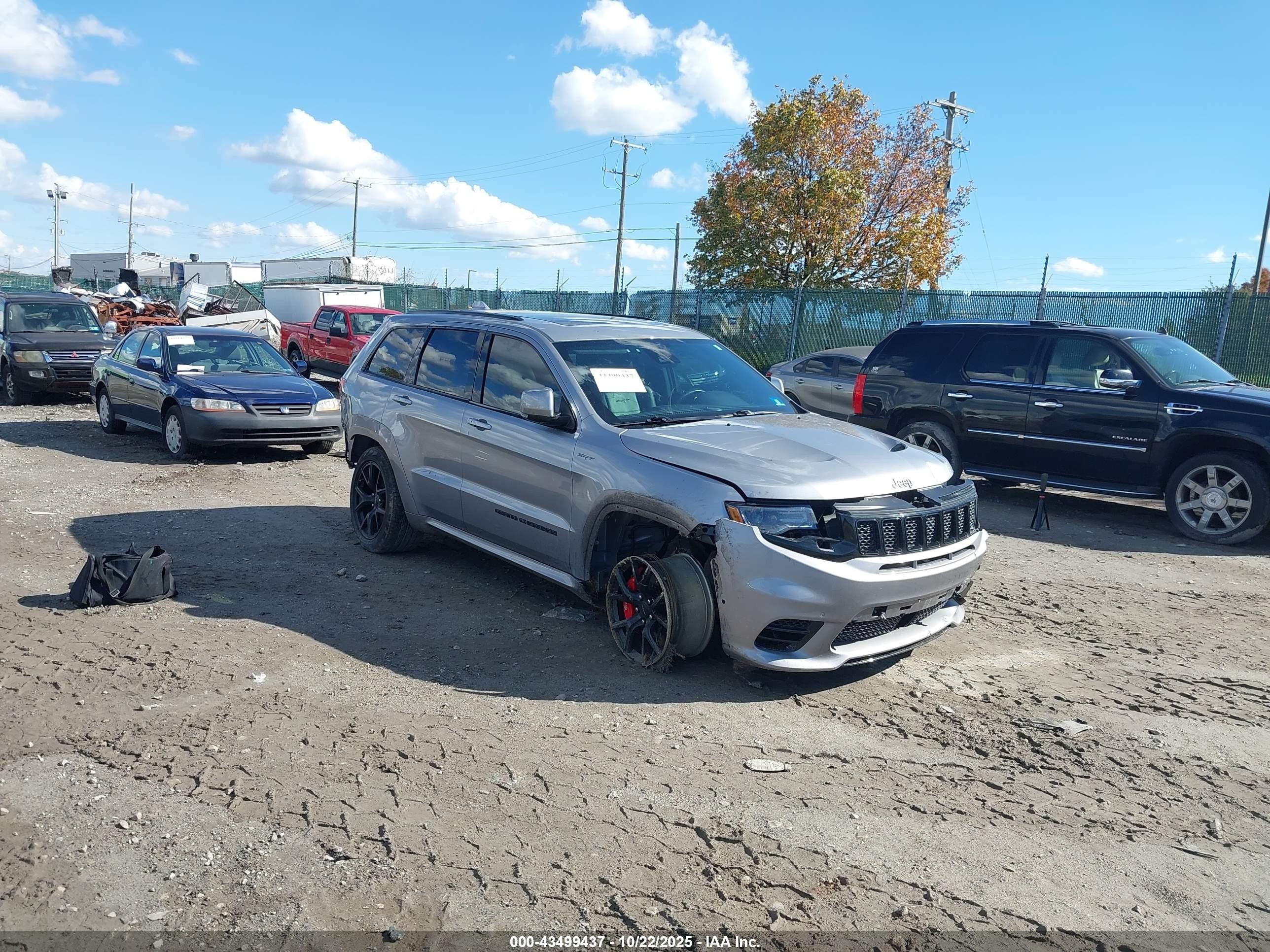 2019 Jeep Grand Cherokee SRT, VIN 1C4RJFDJ9KC774212 — Front end