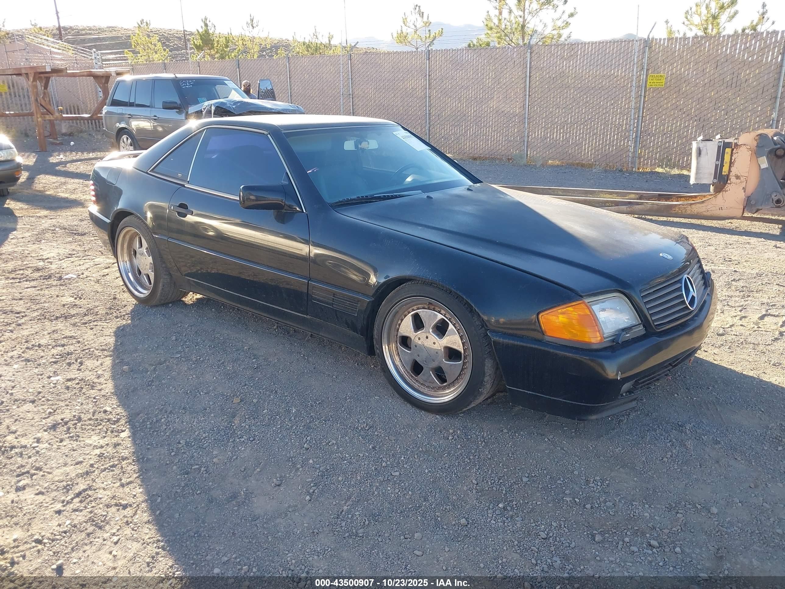 1990 Mercedes-Benz 500, VIN WDBFA66E0LF010623 — Normal wear
