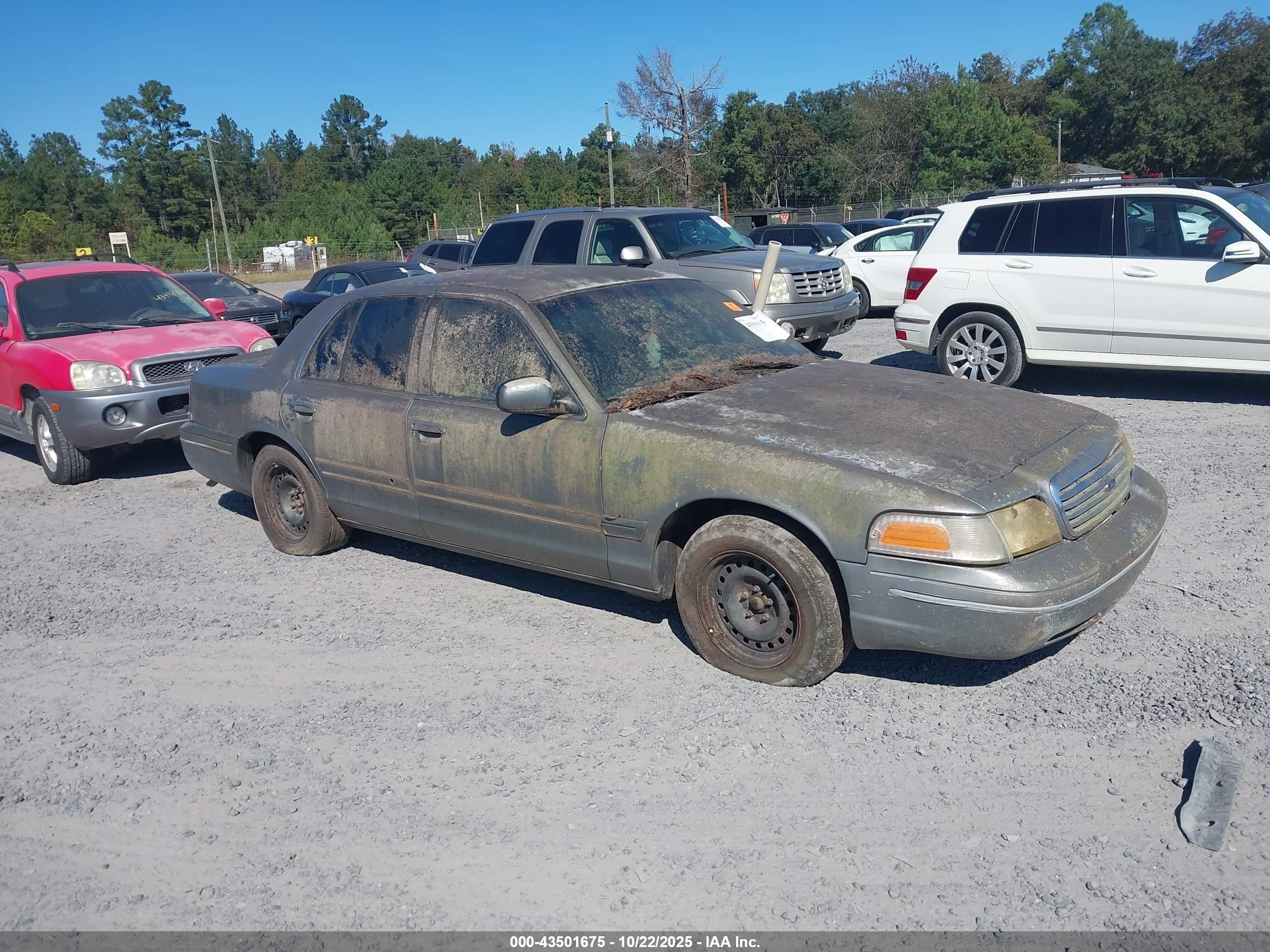 1999 Ford Crown Victoria Police, VIN 2FAFP71W7XX196604 — Side