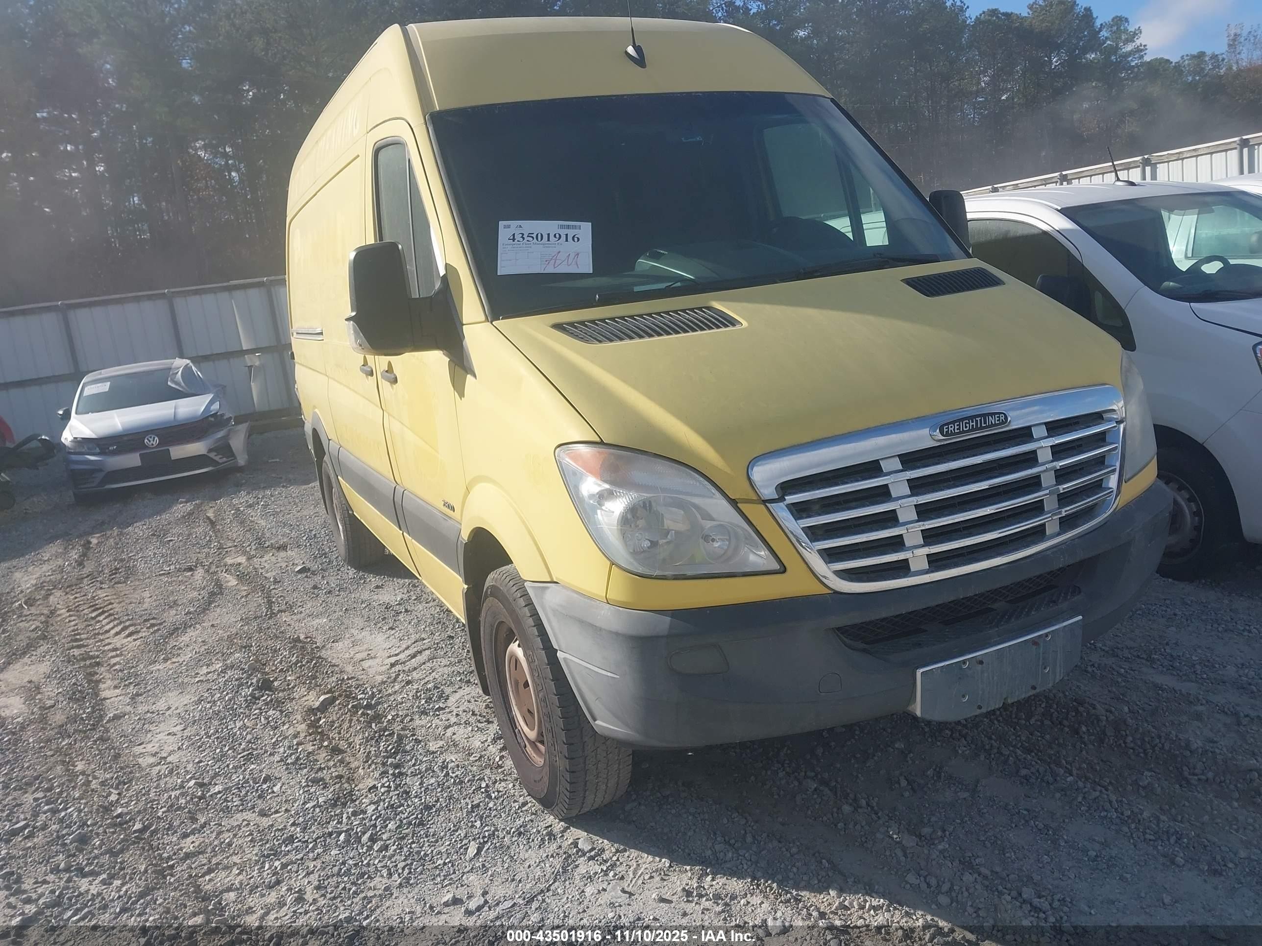 2013 Freightliner Sprinter, VIN WDYPE7CC1D5733699 — Бок
