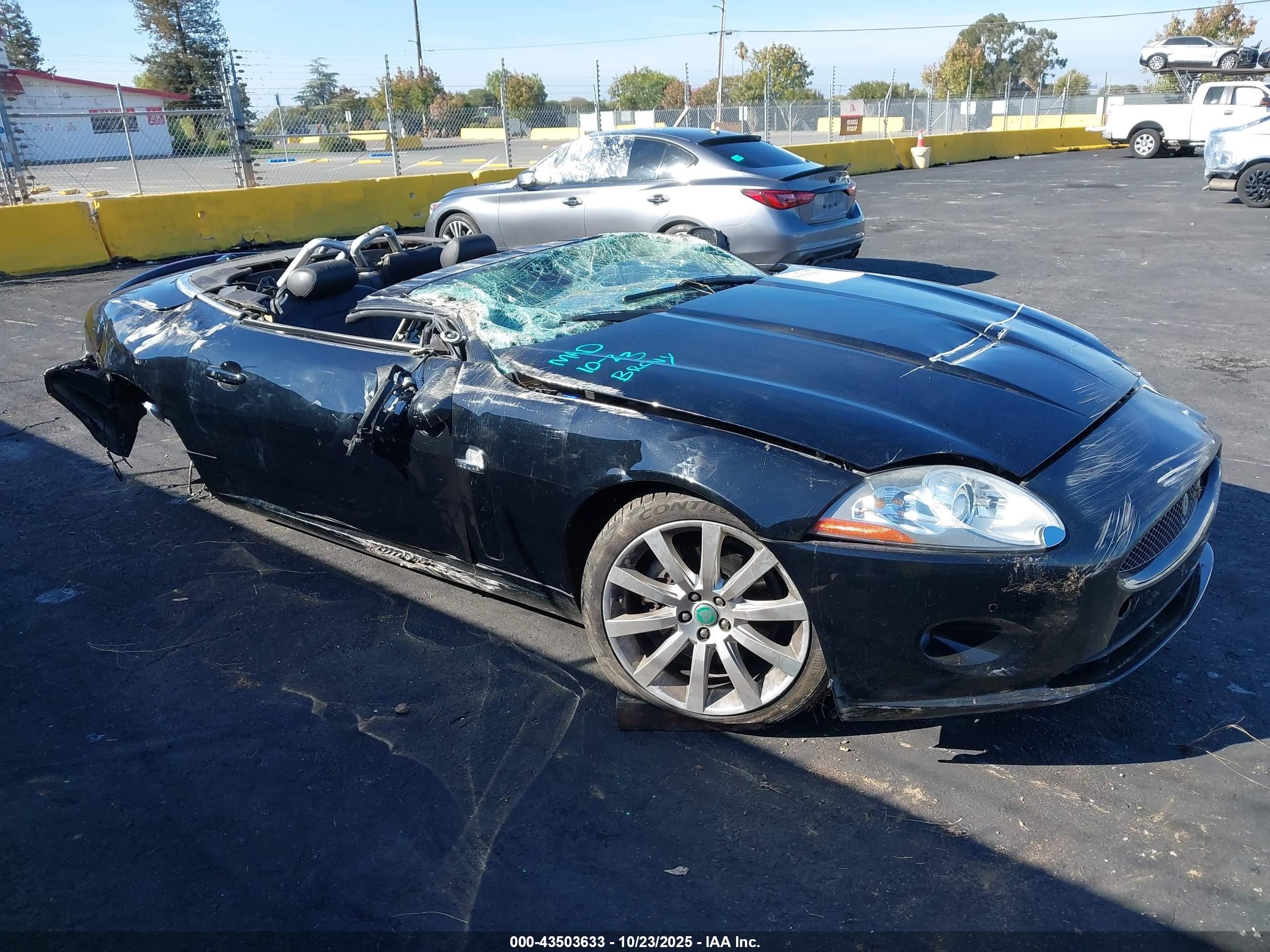 2009 Jaguar XK, VIN SAJWA44B095B28026 — Roof
