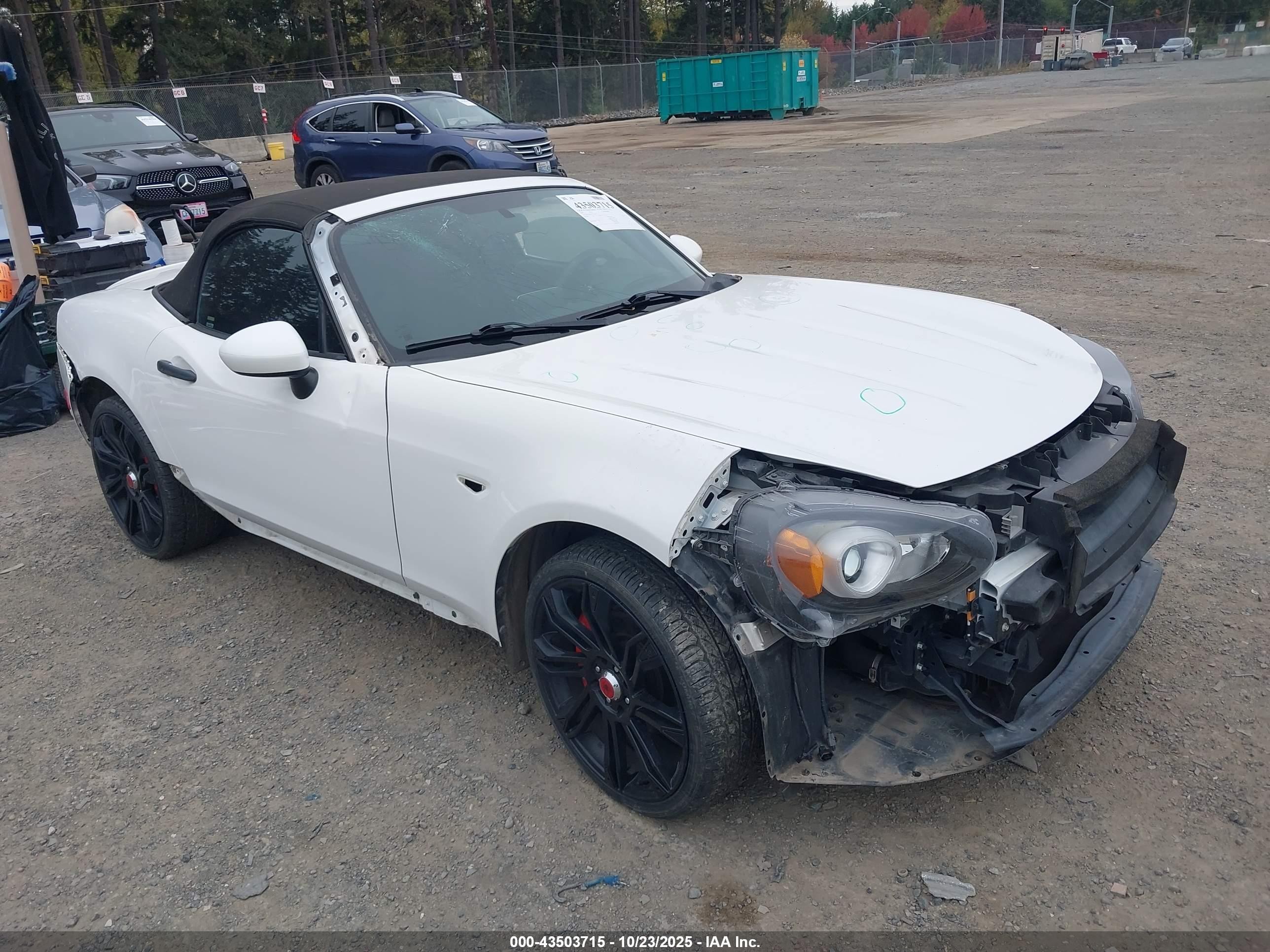 2019 FIAT 124 Spider Lusso, VIN JC1NFAEK2K0142516 — Front end