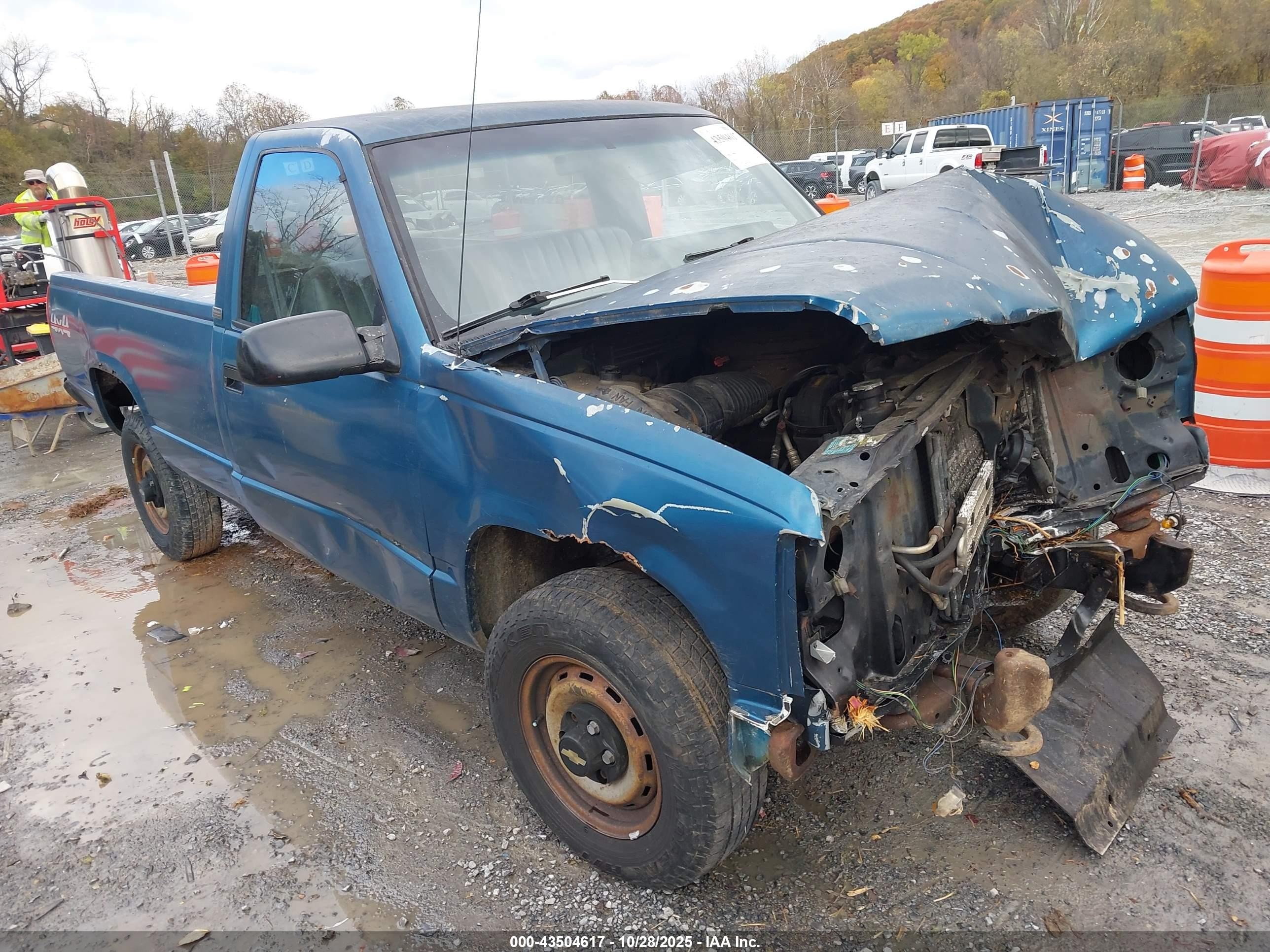 1990 Chevrolet Silverado 2500, VIN 1GCFK24K6LE207477 — Перед