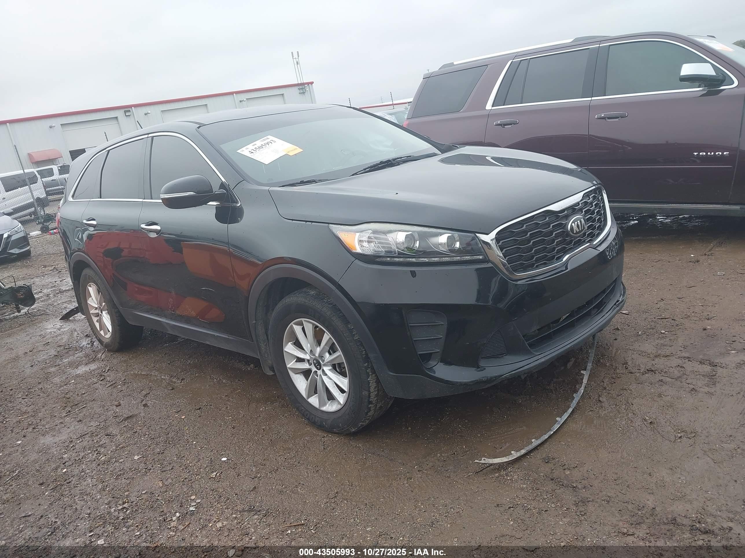 2019 Kia Sorento L, VIN 5XYPG4A37KG518016 — Side