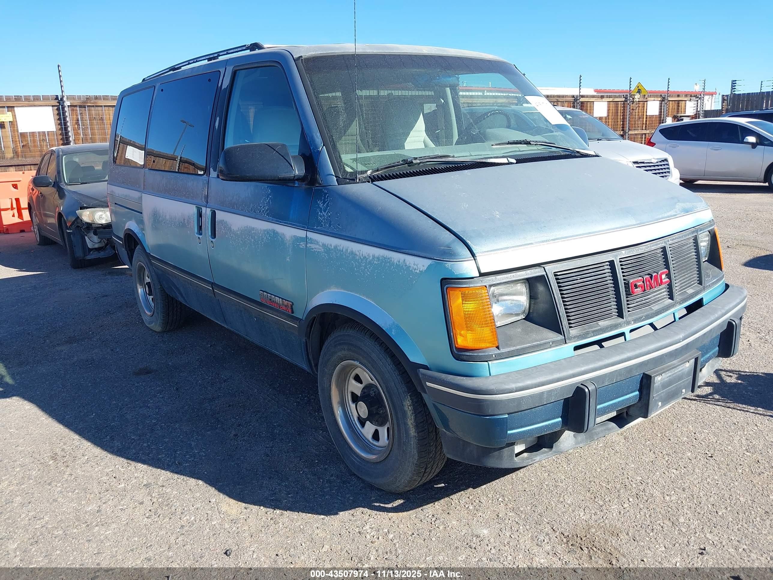 1994 GMC Safari, VIN 1GKEL19W8RB510922 — Side