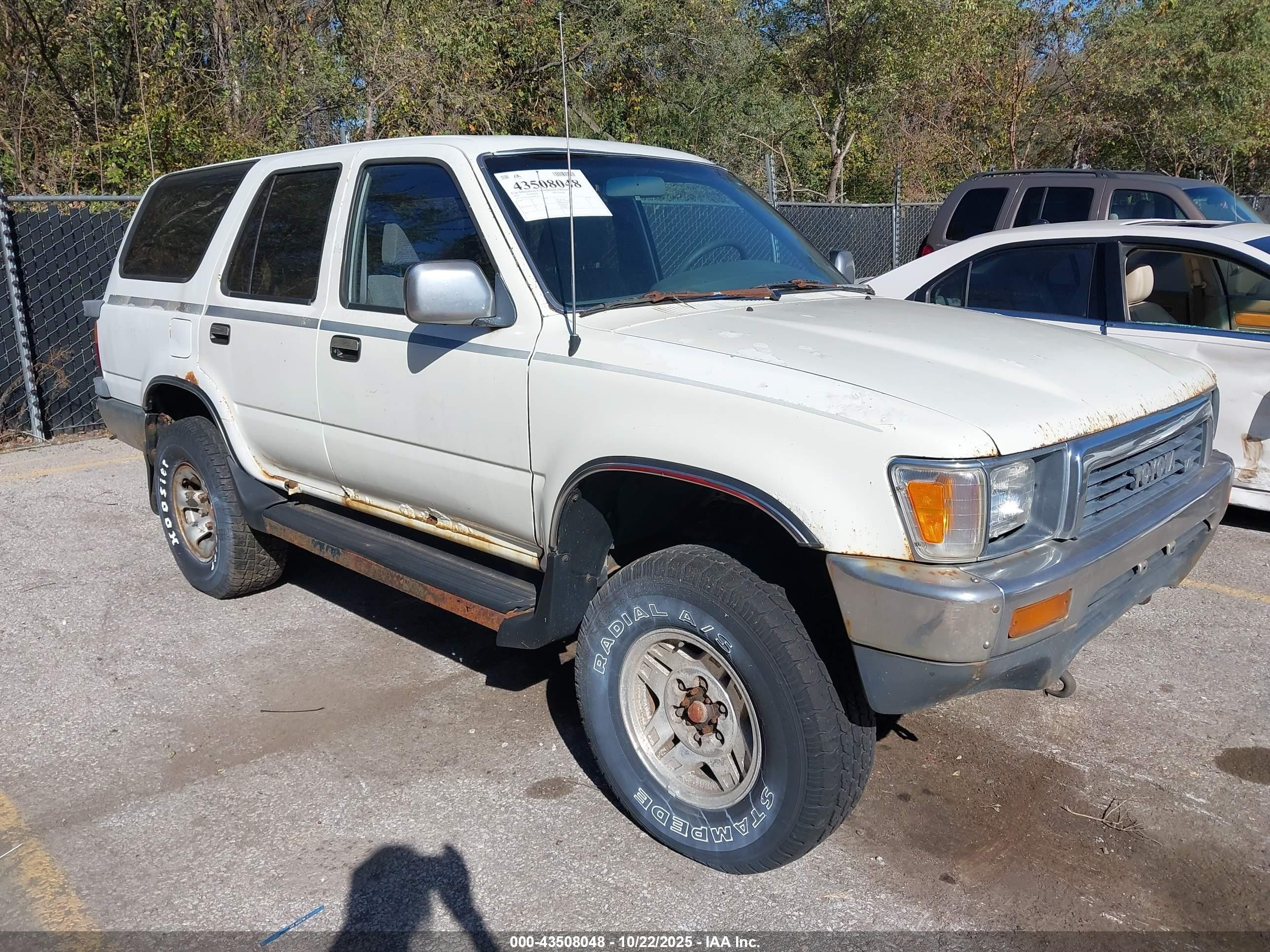 1991 Toyota 4Runner, VIN JT3VN39W8M8012425 — Front end