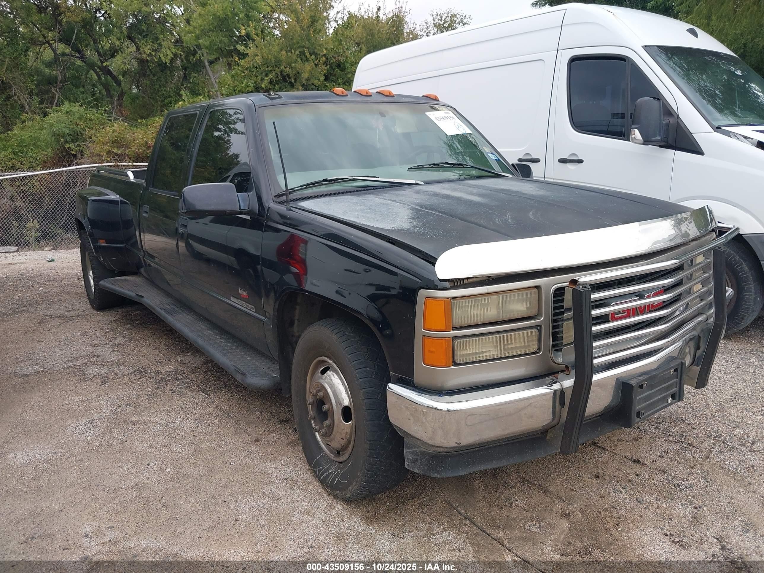 1999 GMC Sierra 3500, VIN 1GTHC33R7XF036202 — All over