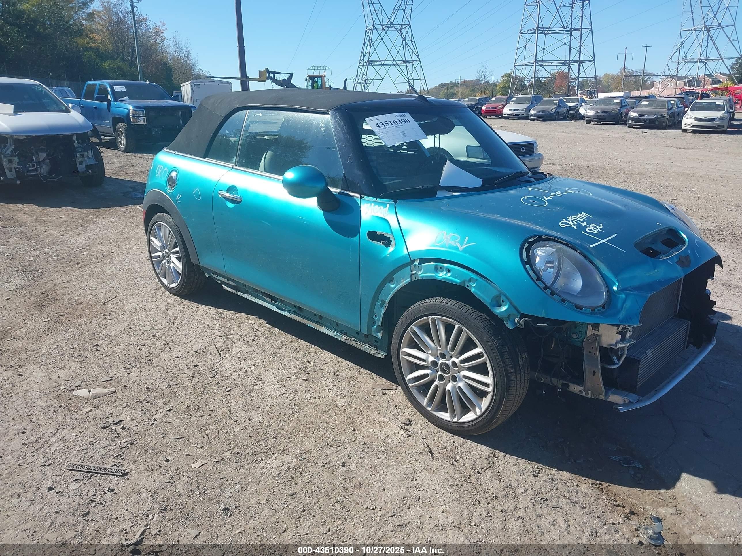 2018 MINI Convertible Cooper S, VIN WMWWG9C57J3C82672 — Перед