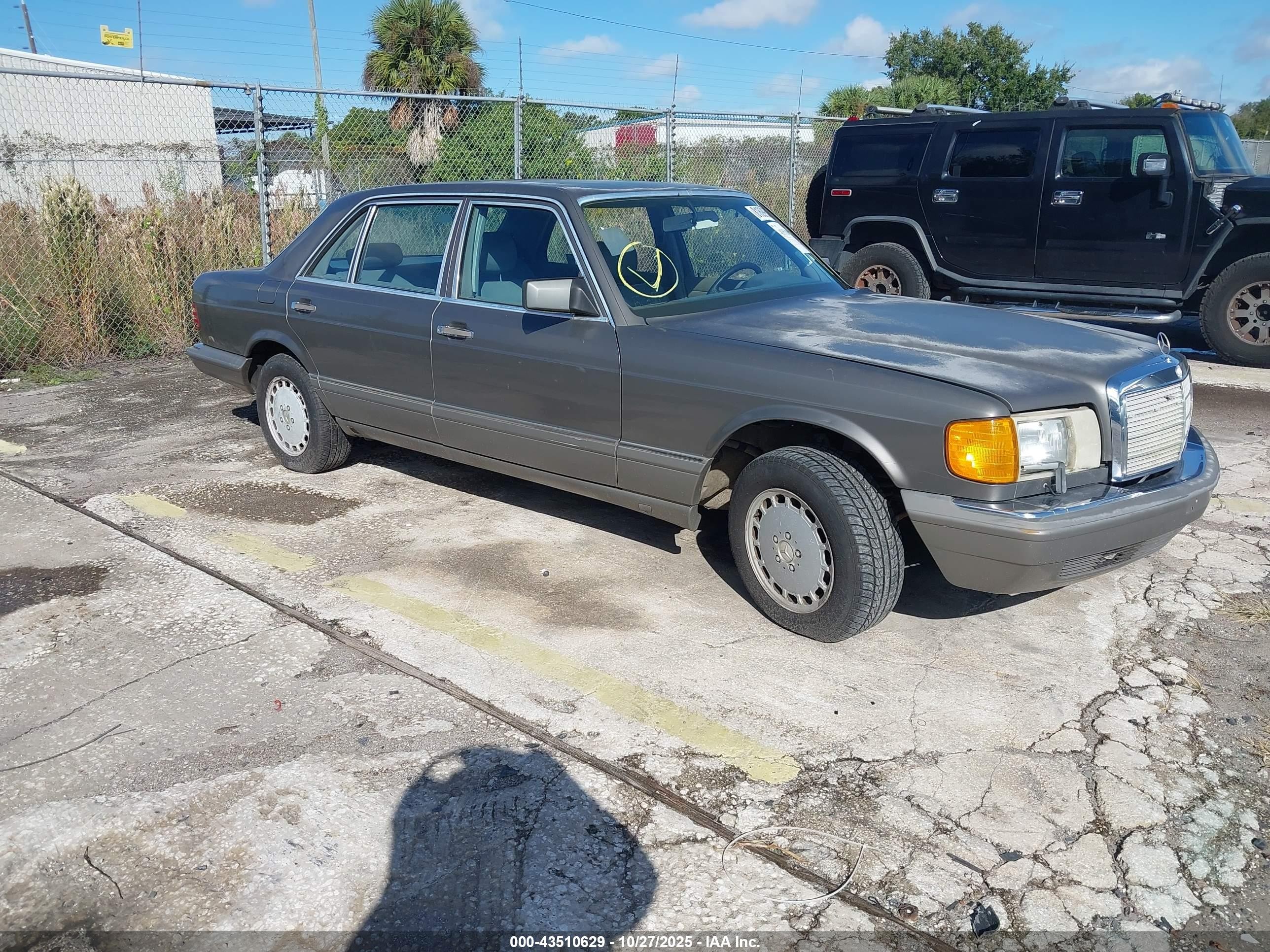 1988 Mercedes-Benz 420 SEL, VIN WDBCA35D5JA397688 — Normal wear