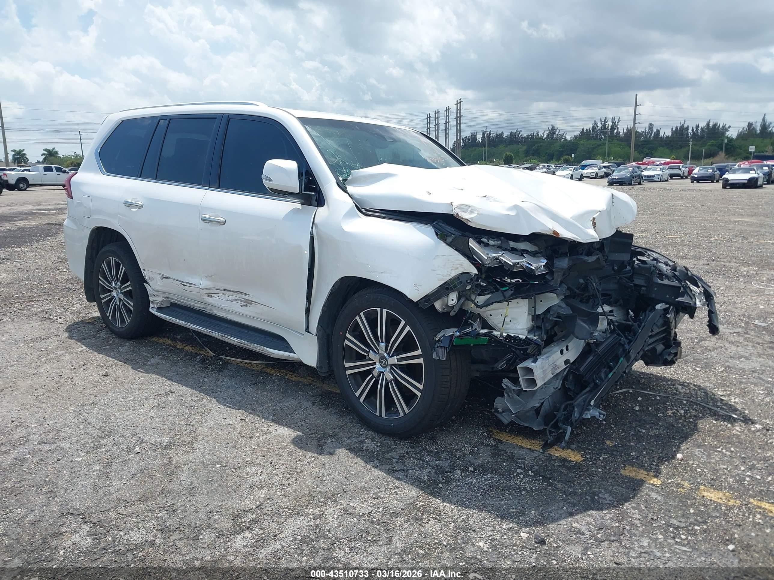 2021 Lexus LX 570, VIN JTJDY7AX8M4335663 — Перед