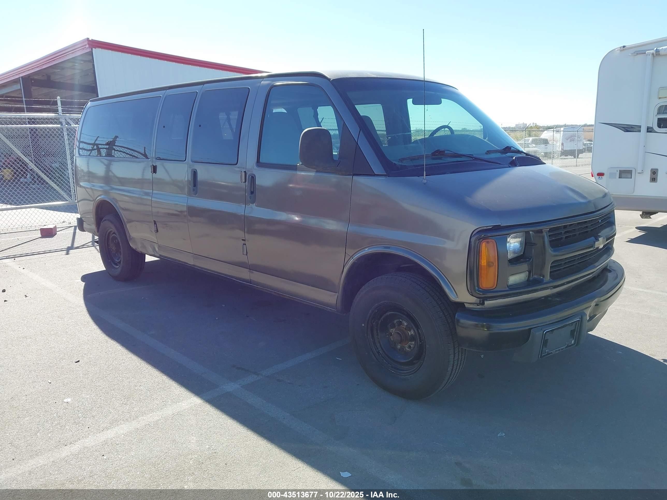 2001 Chevrolet Express, VIN 1GAHG39R911212370 — Storm