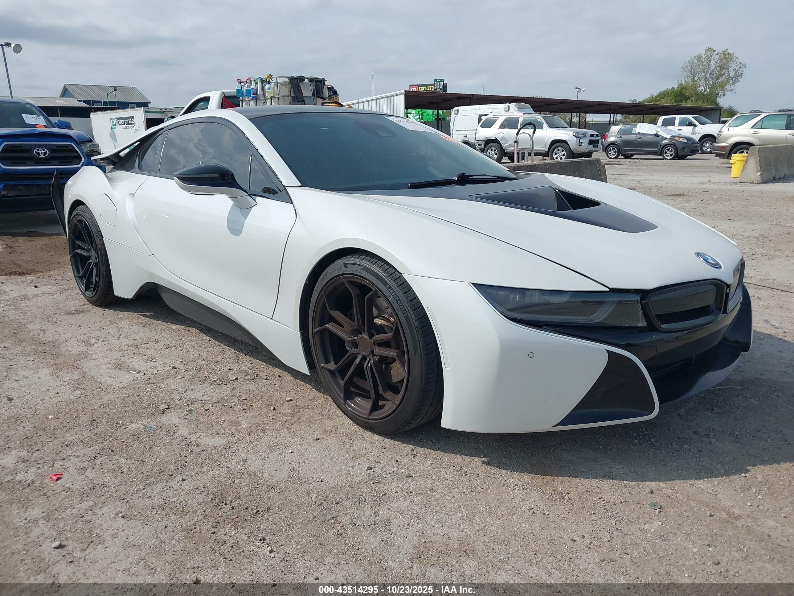 2014 BMW i8, VIN WBY2Z2C50EVX64800 — Зад