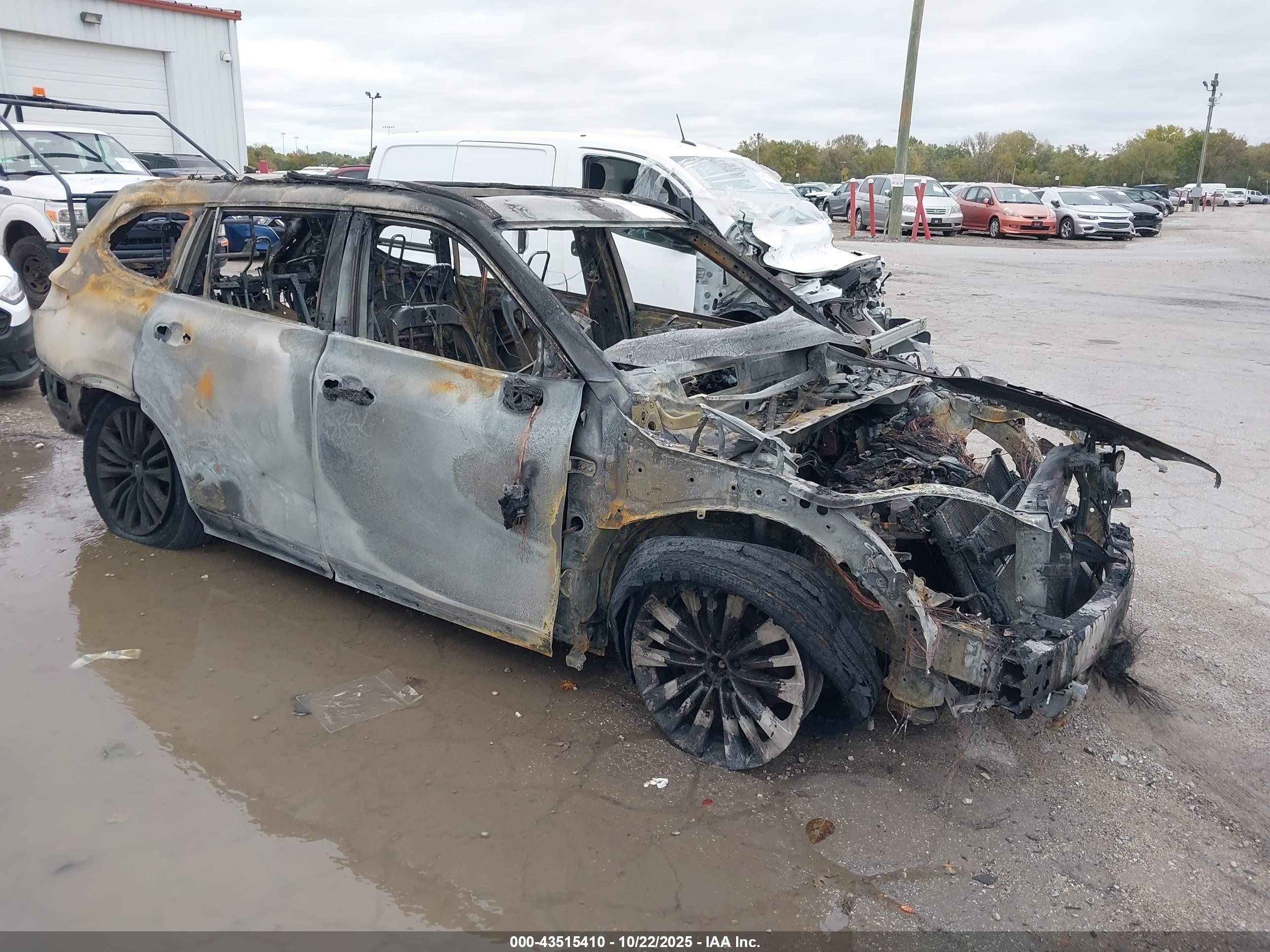 2020 Toyota Highlander Hybrid Platinum, VIN 5TDEBRCH0LS009417 — Burn