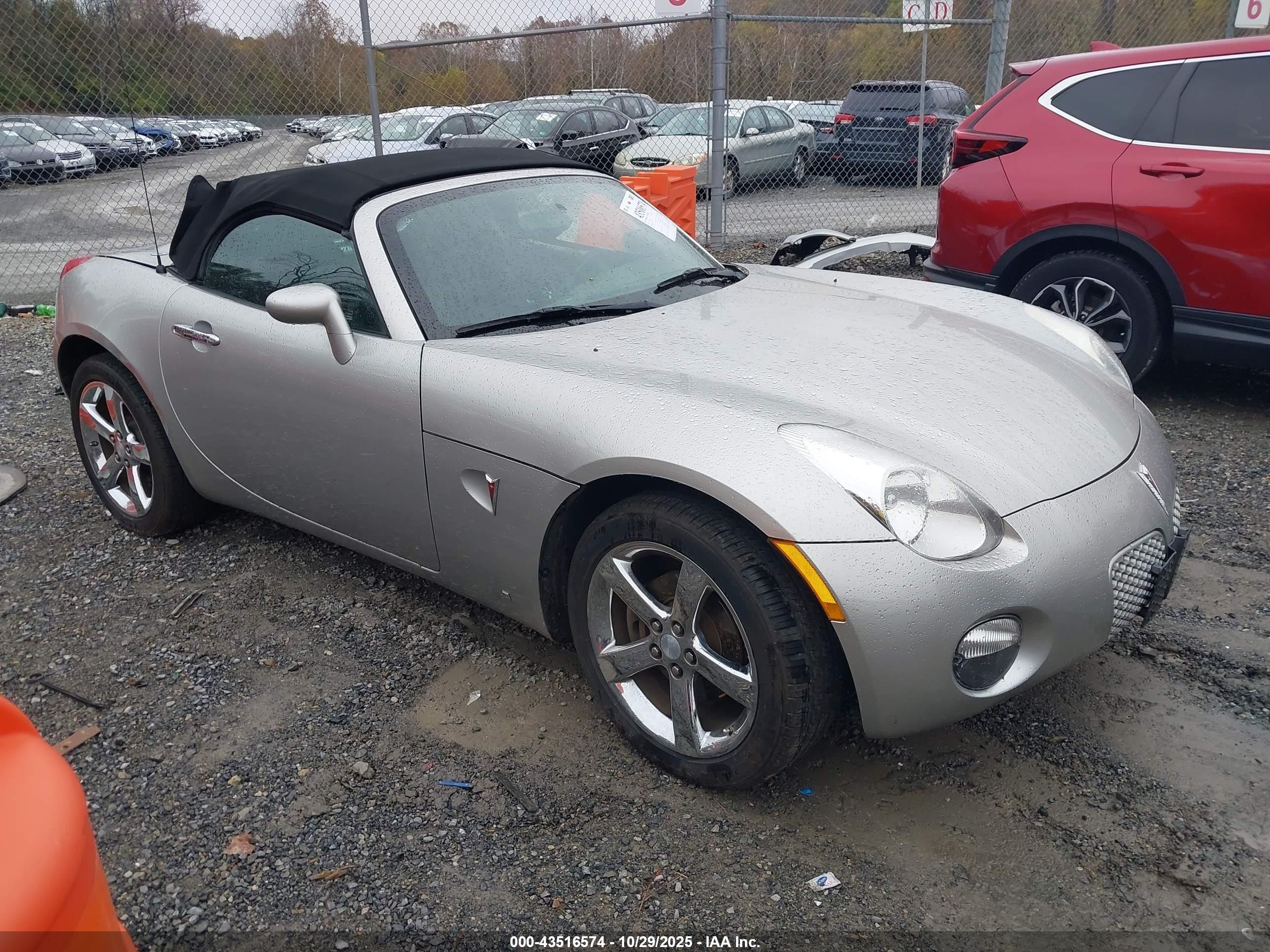 2008 Pontiac Solstice, VIN 1G2MC35B28Y111672 — Side