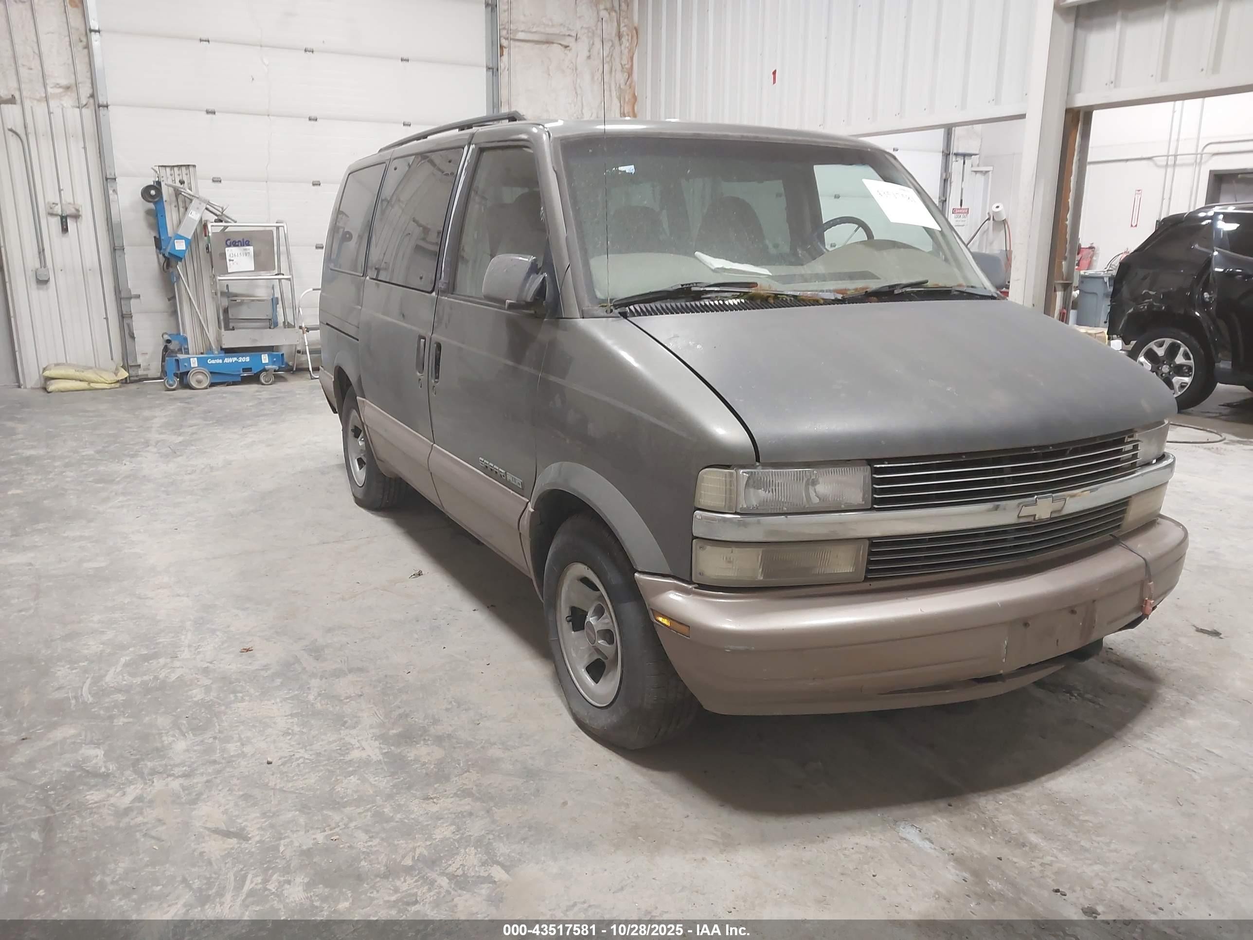 1997 GMC Safari, VIN 1GKEL19W3VB513530 — Front end
