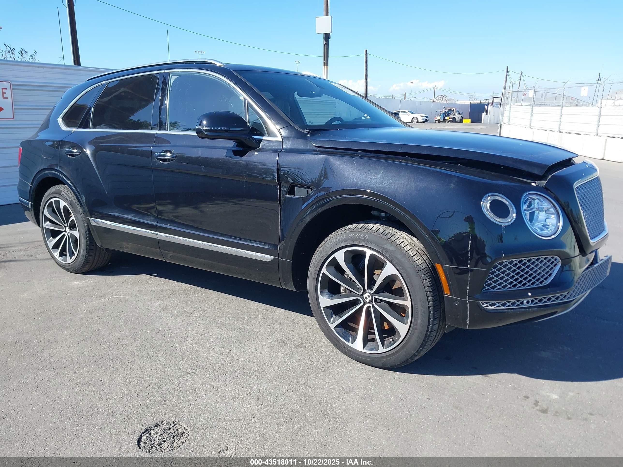 2019 Bentley Bentayga V8, VIN SJAAM2ZV1KC025074 — Front end