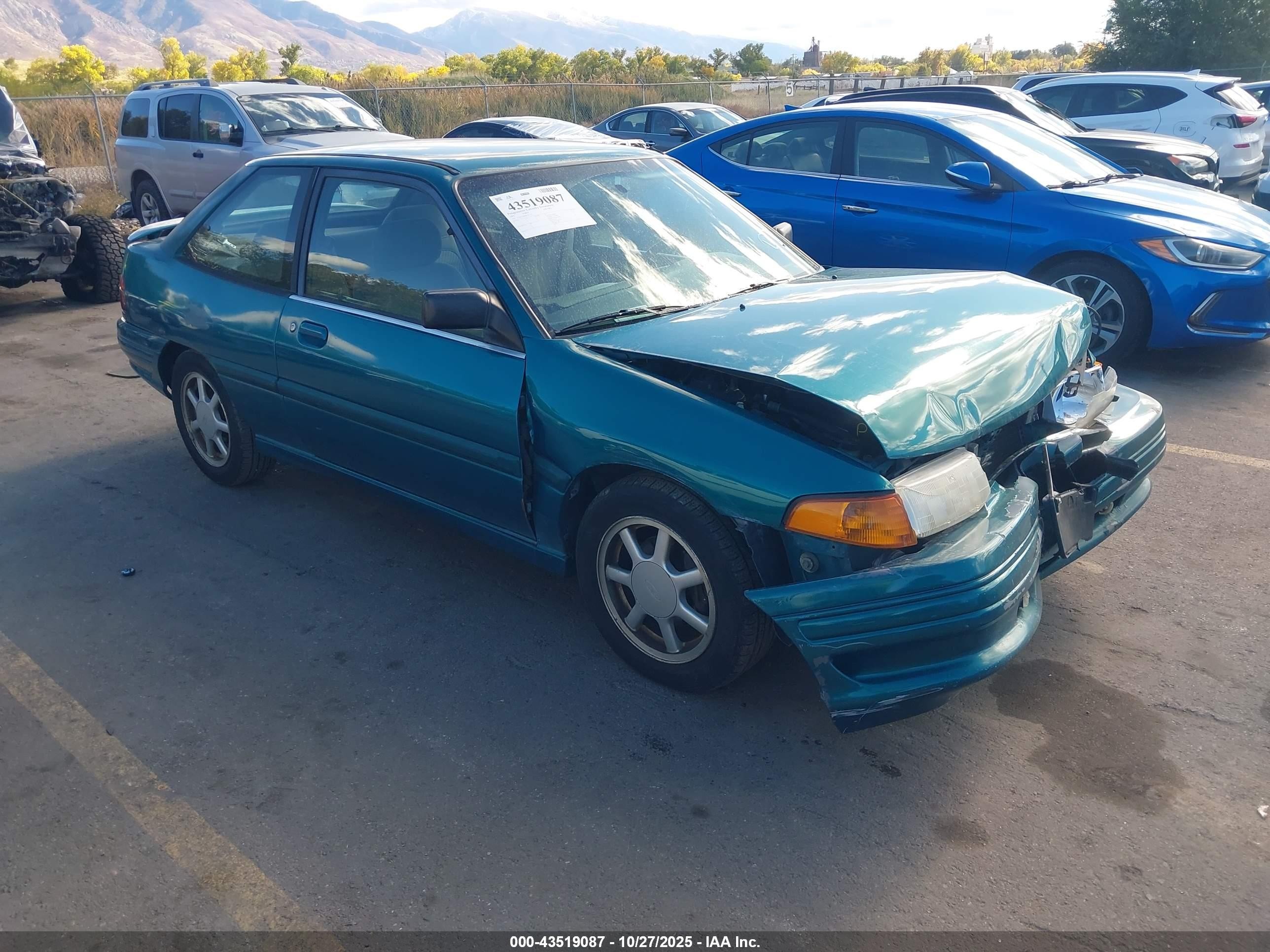 1995 Ford Escort, VIN 1FASP1286SW307143 — Front end