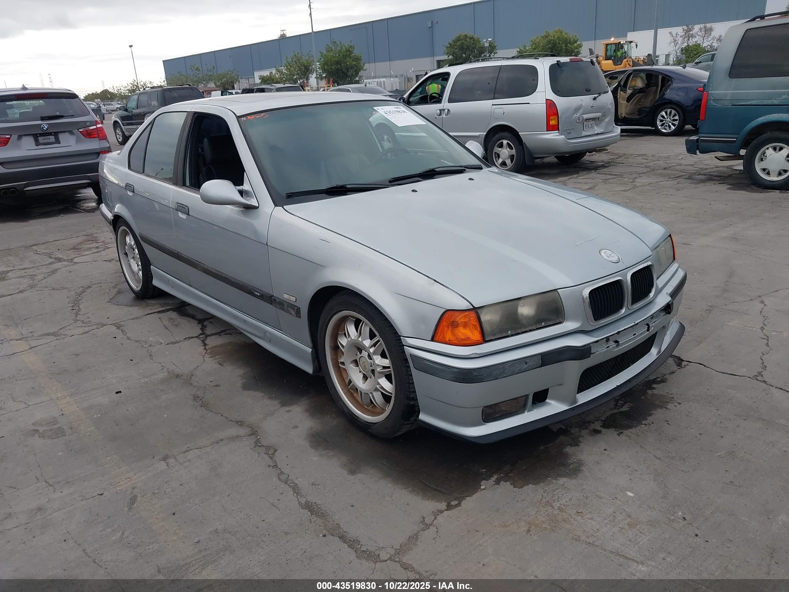 1997 BMW M3, VIN WBSCD0320VEE12455 — Перед