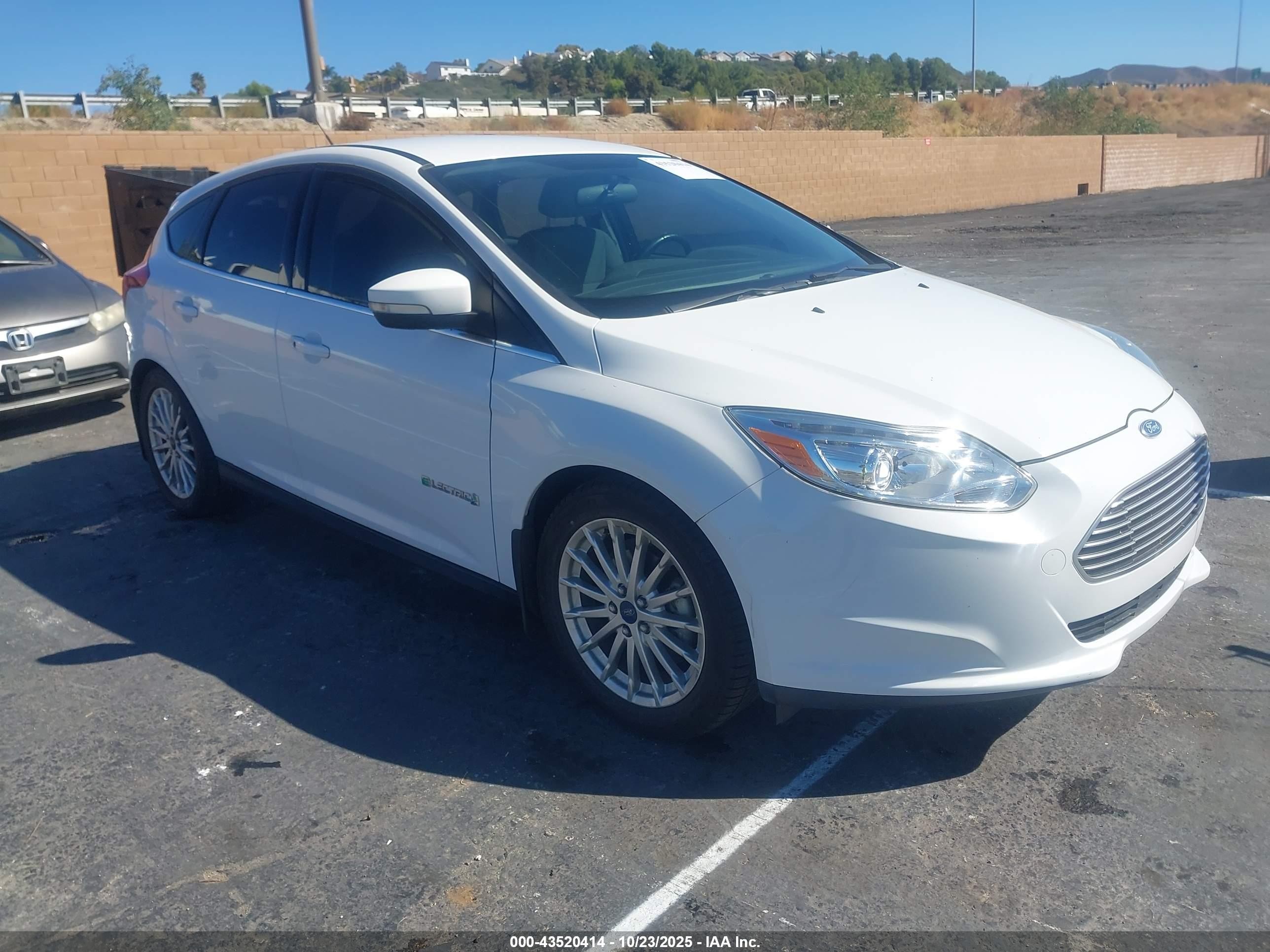 2014 Ford Focus Electric, VIN 1FADP3R4XEL349912 — Side