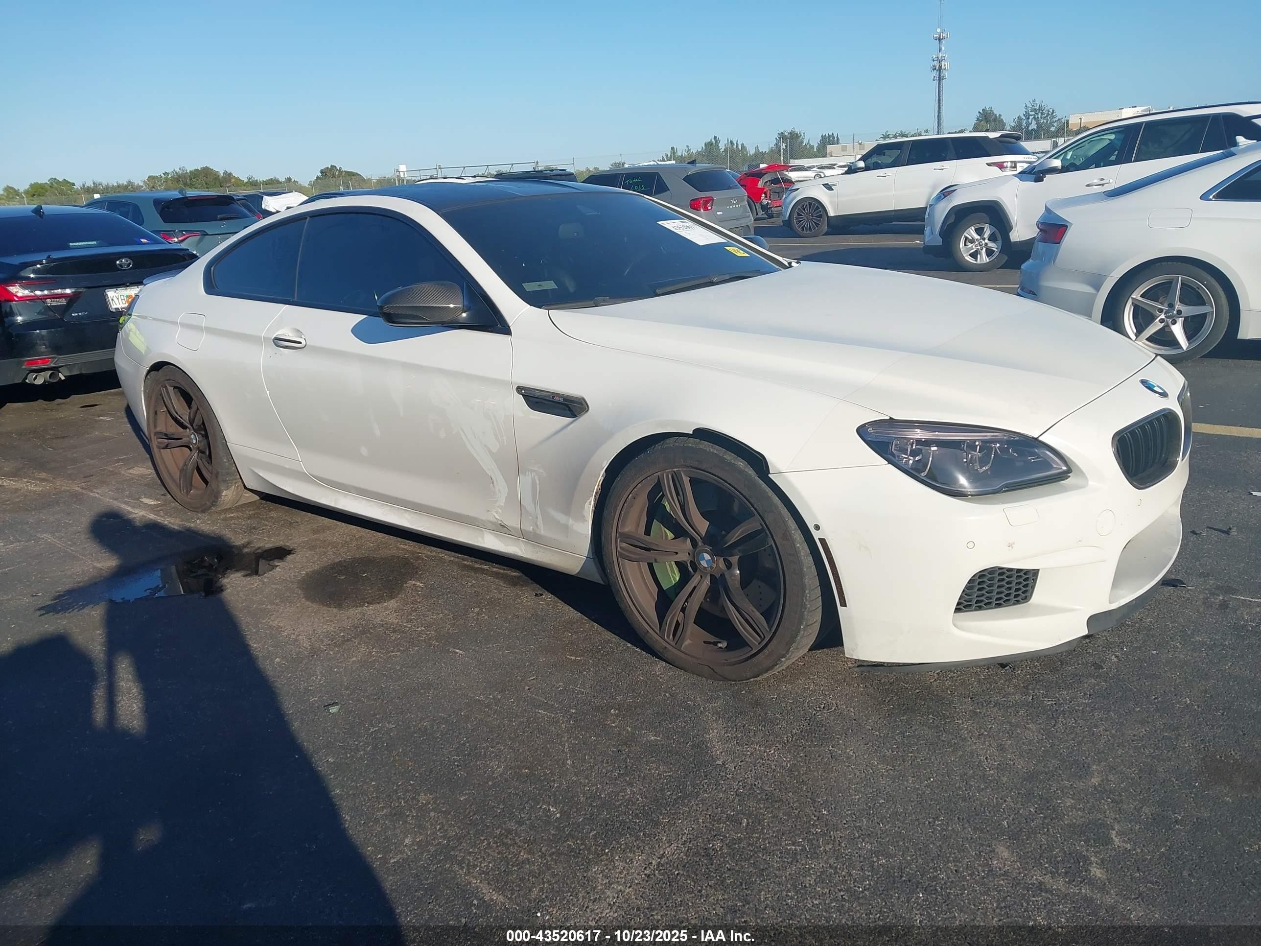 2016 BMW M6, VIN WBS6J9C56GD934694 — Днище