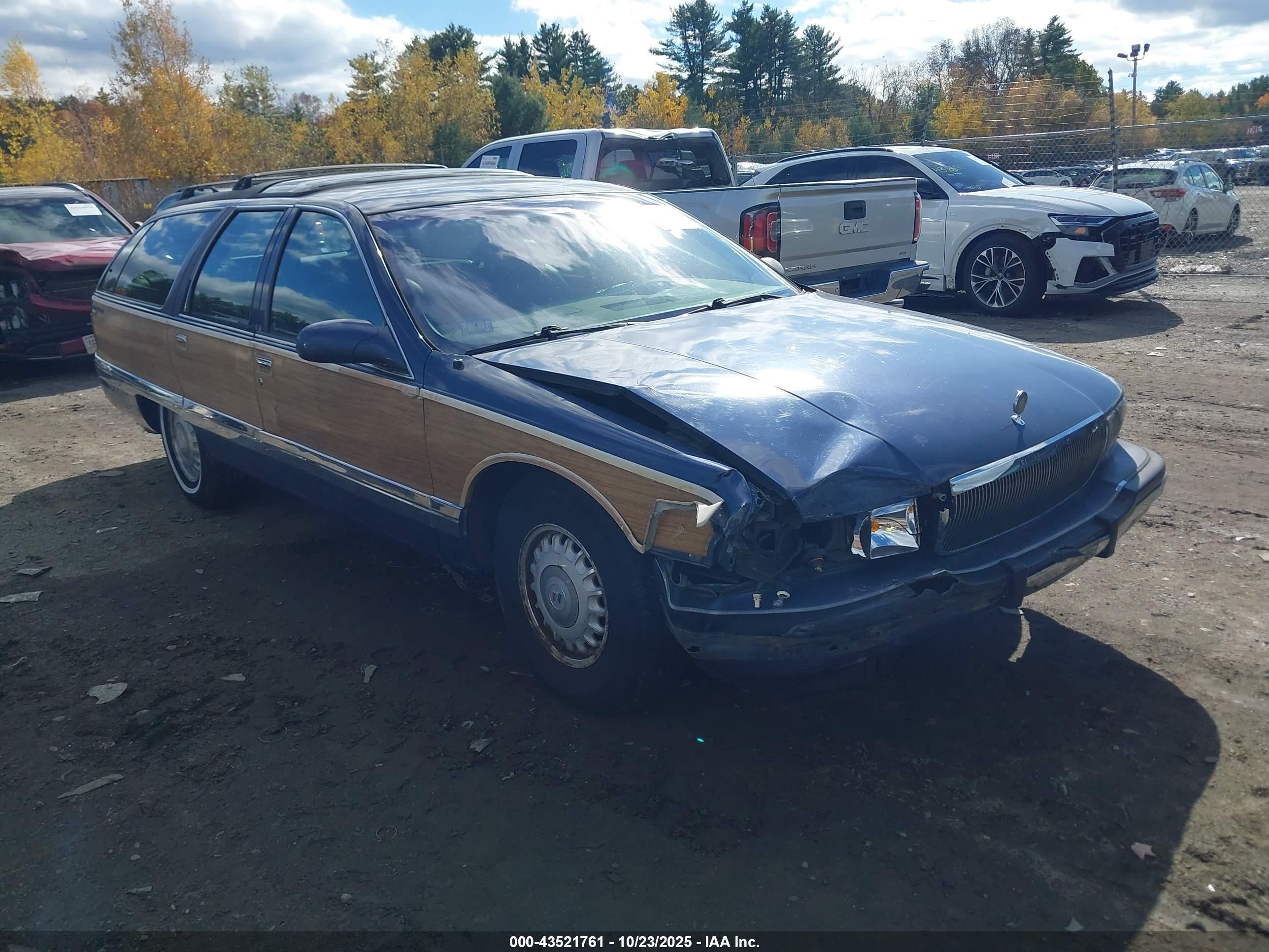 1996 Buick Roadmaster Estate Collectors Edition, VIN 1G4BR82P4TR402350 — Перед
