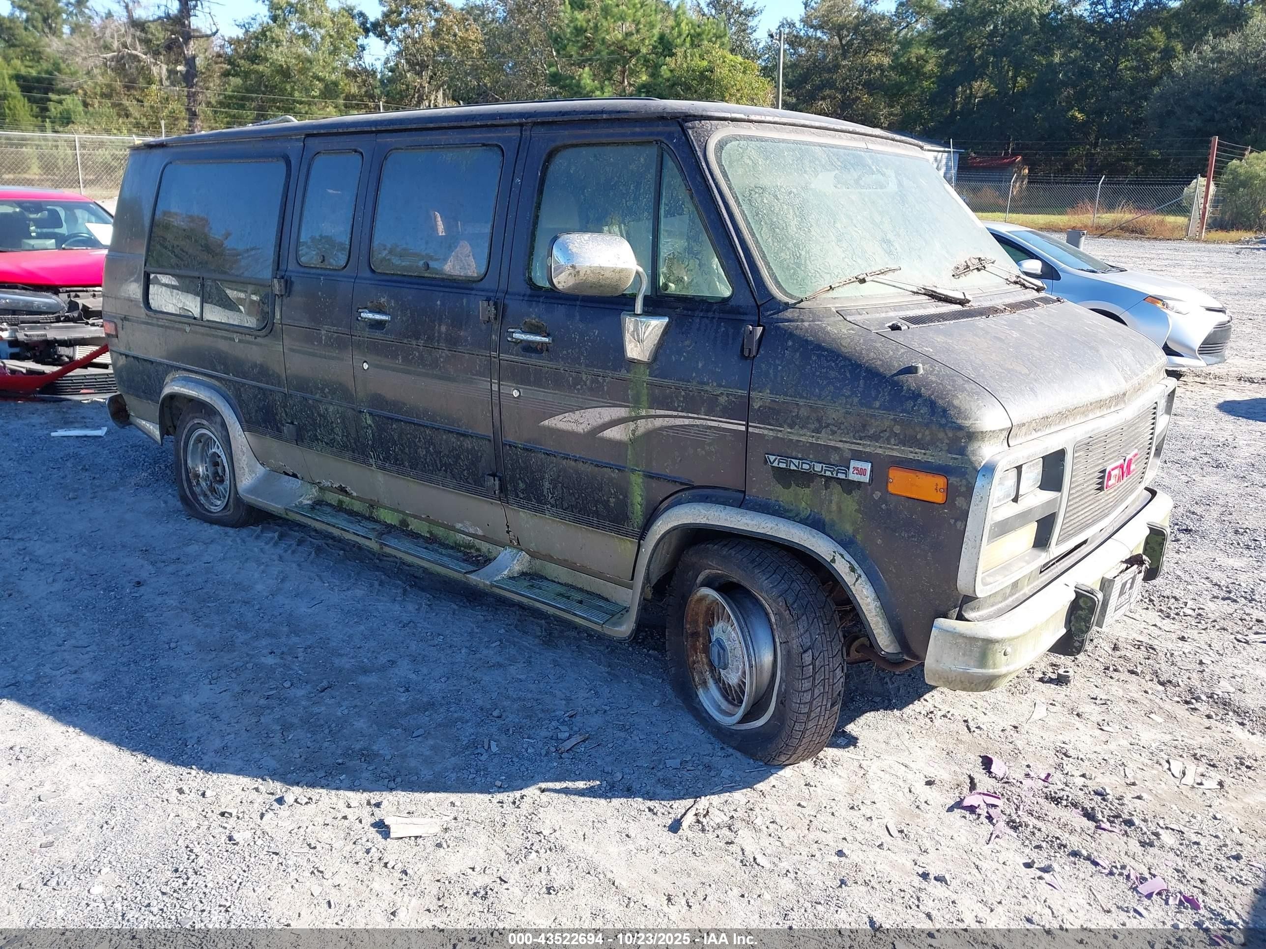 1995 GMC Vandura, VIN 1GDEG25K9SF527506 — Roof
