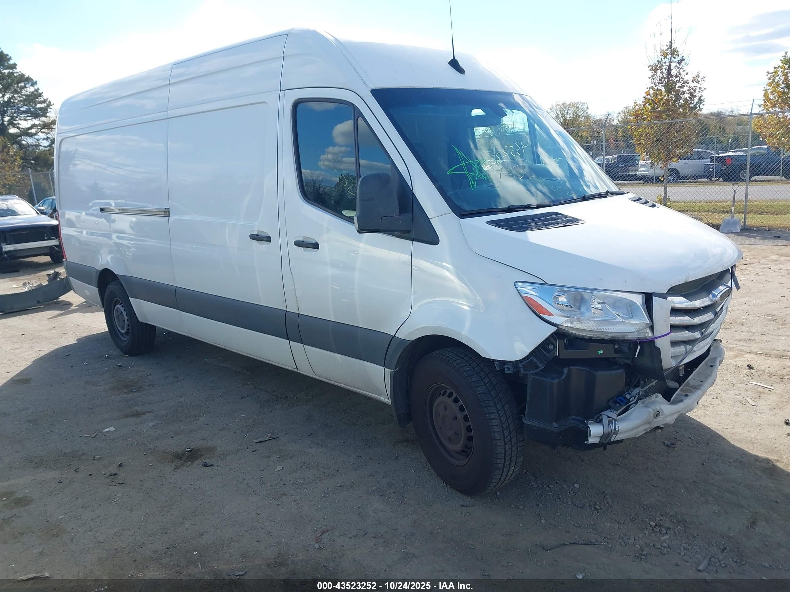 2019 Freightliner Sprinter Cargo, VIN WDYPF1CD5KT003547 — Front end