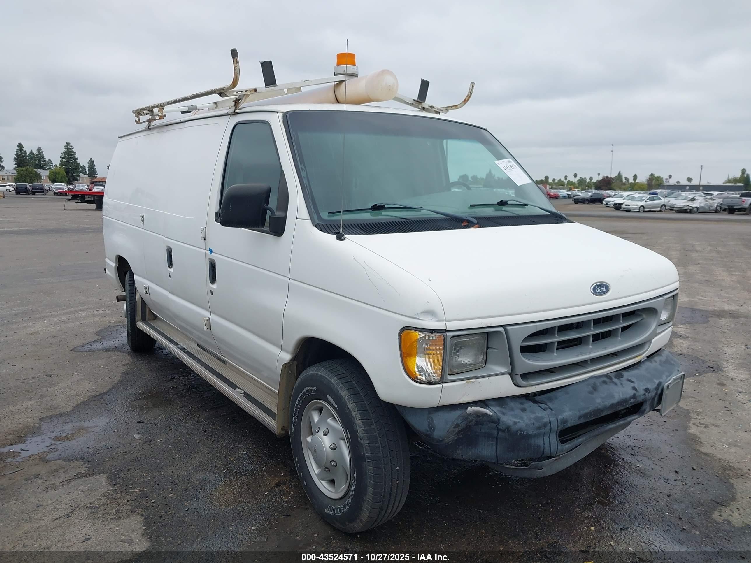 1998 Ford E-Series Commercial, VIN 1FTPE2429WHB28111 — Side