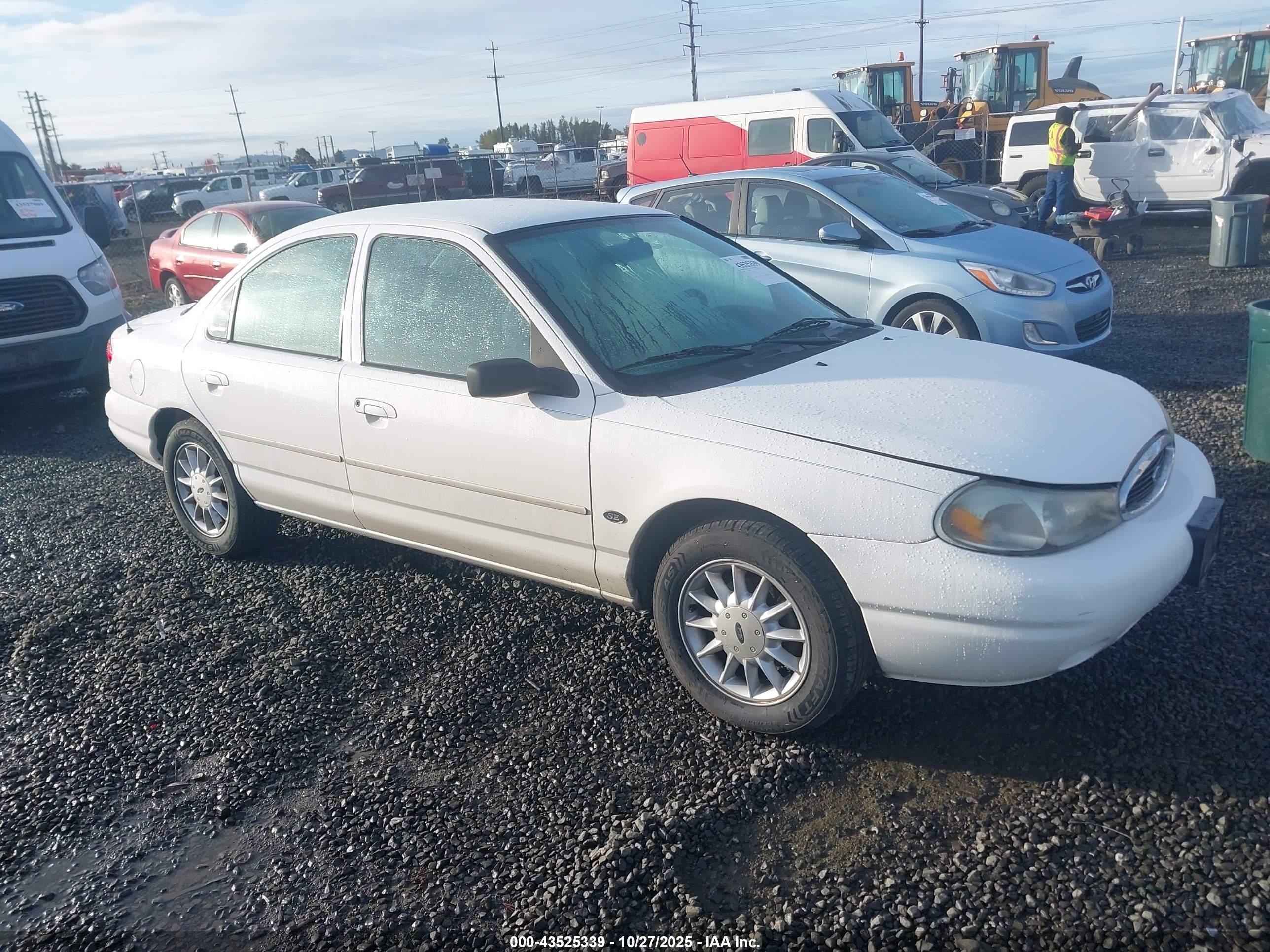 2000 Ford Contour SE Fleet, VIN 1FAFP6638YK107829 — Normal wear