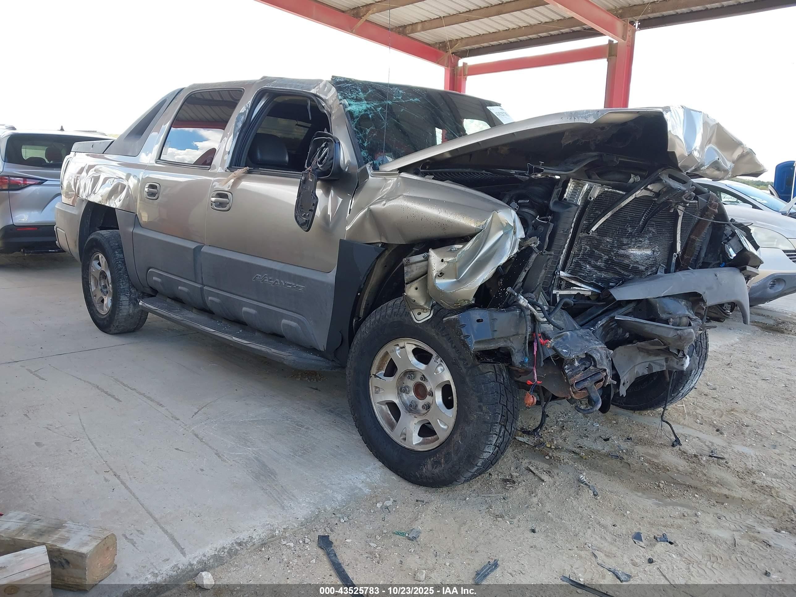 2003 Chevrolet Avalanche, VIN 3GNEC13T53G192743 — Front end