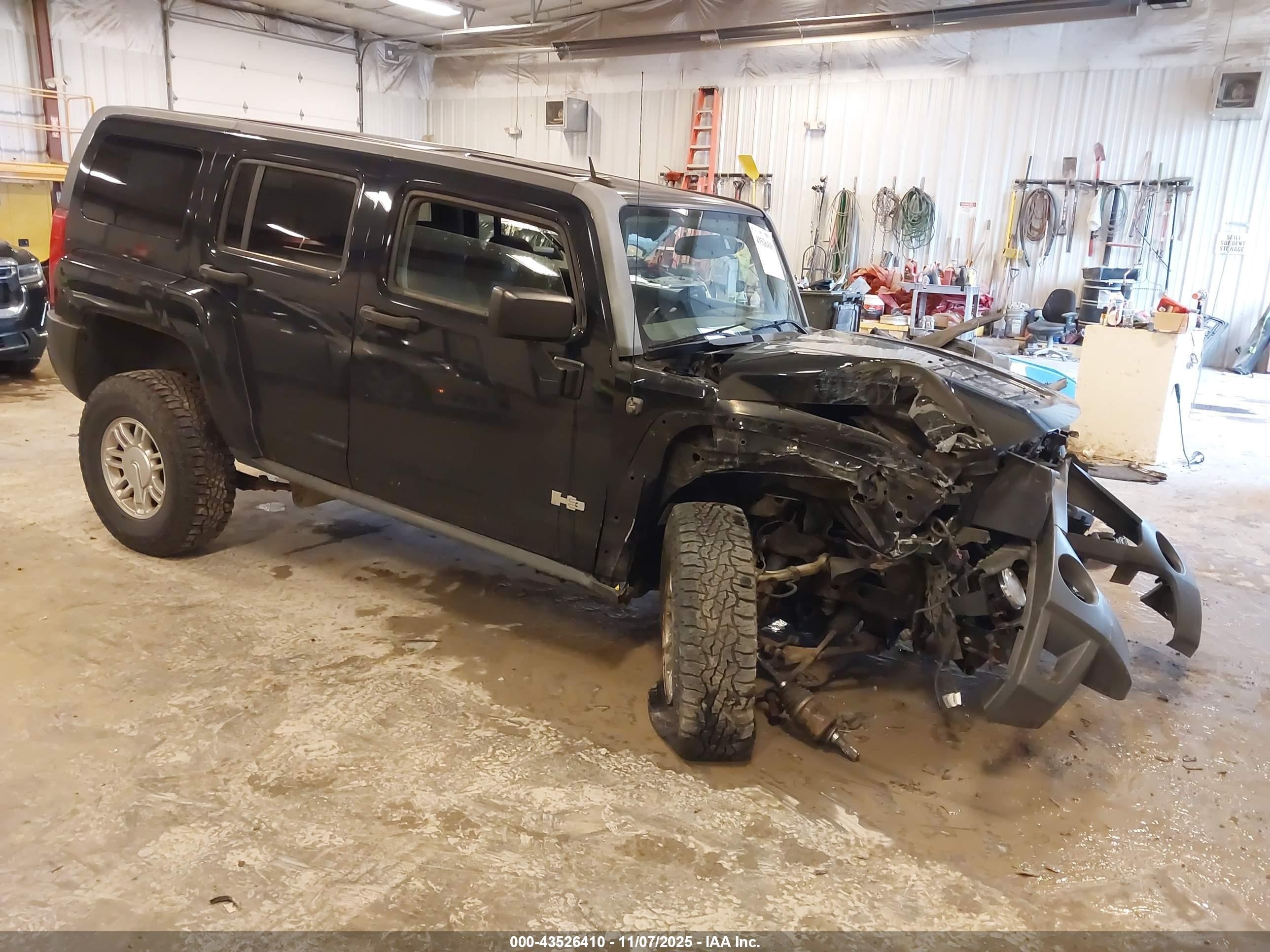 2010 Hummer H3, VIN 5GTMNGEE7A8113715 — Front end
