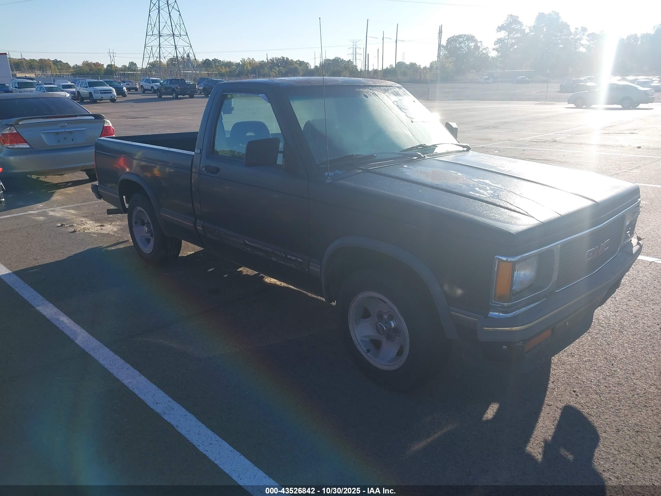 1993 GMC Sonoma, VIN 1GTCS14R7P8521833 — Side