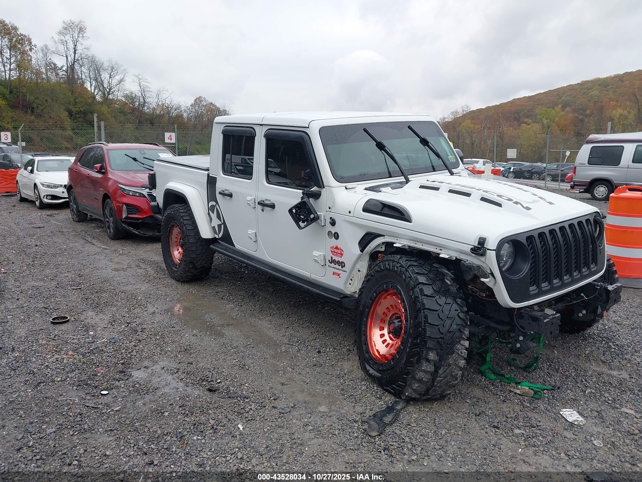 2021 Jeep Gladiator Rubicon, VIN 1C6JJTBM0ML533240 — Front end