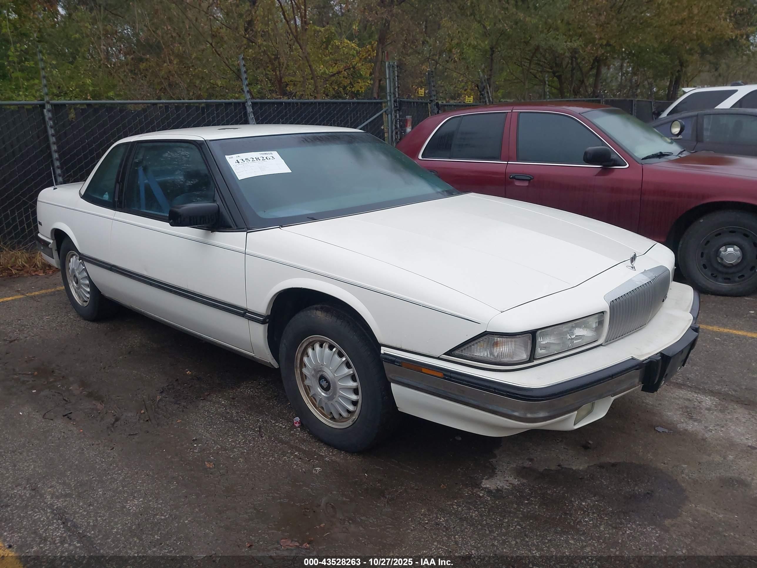 1992 Buick Regal, VIN 2G4WB14T8N1478320 — Rear end