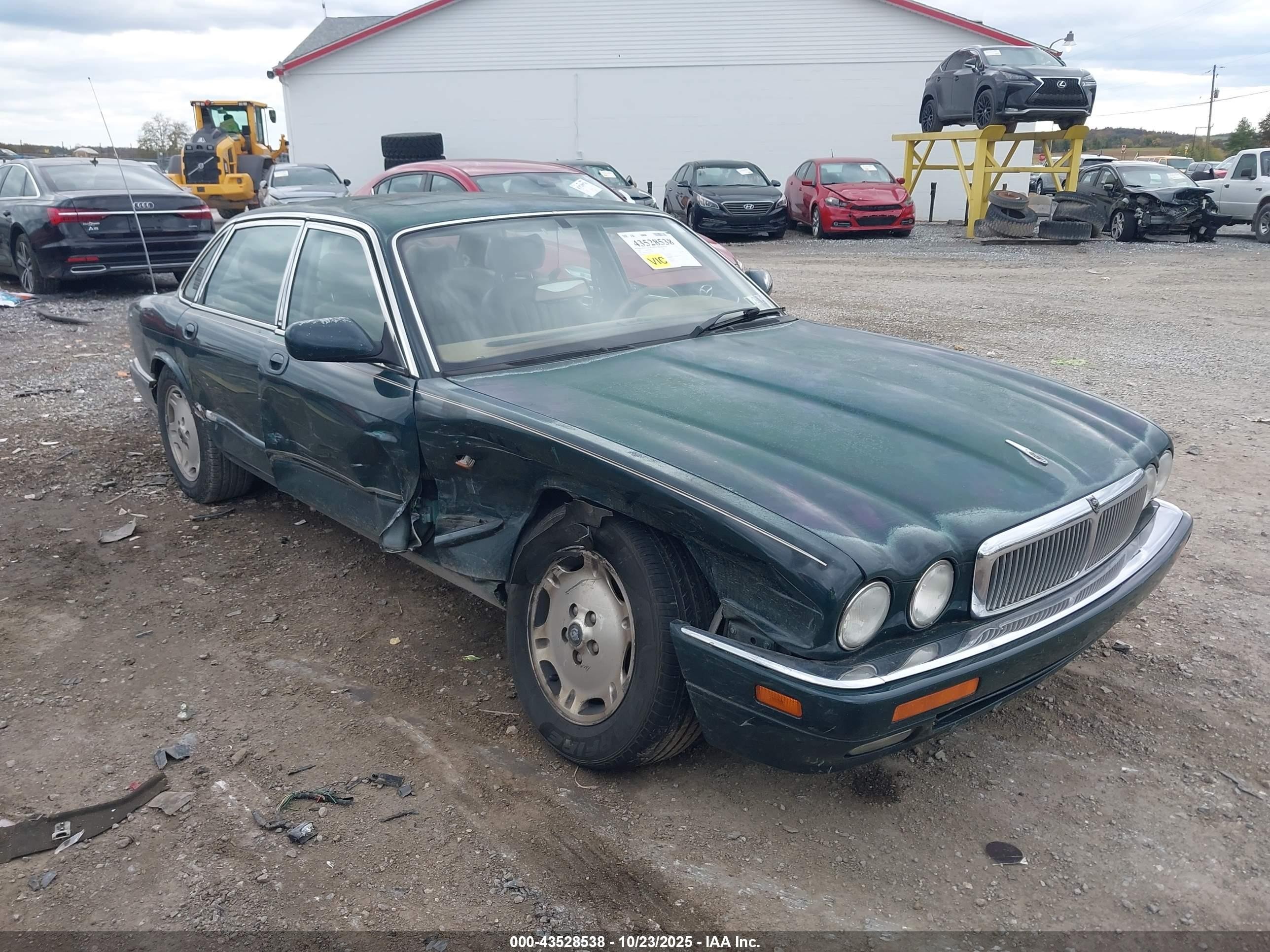 1996 Jaguar XJ, VIN SAJHX1741TC755143 — Side